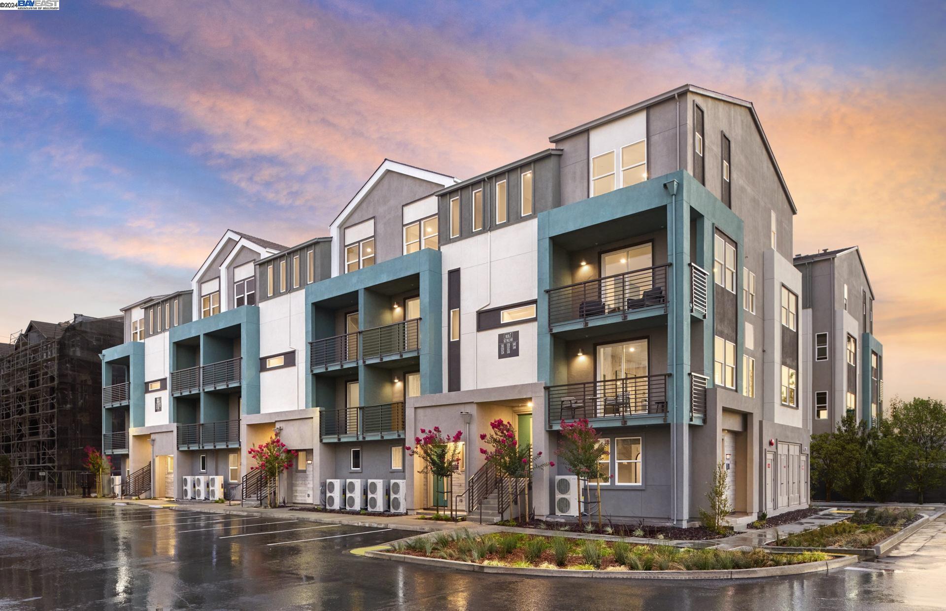 Detail Gallery Image 1 of 1 For 613 Sandpiper Court #120-12,  San Jose,  CA 95117 - 3 Beds | 2/1 Baths