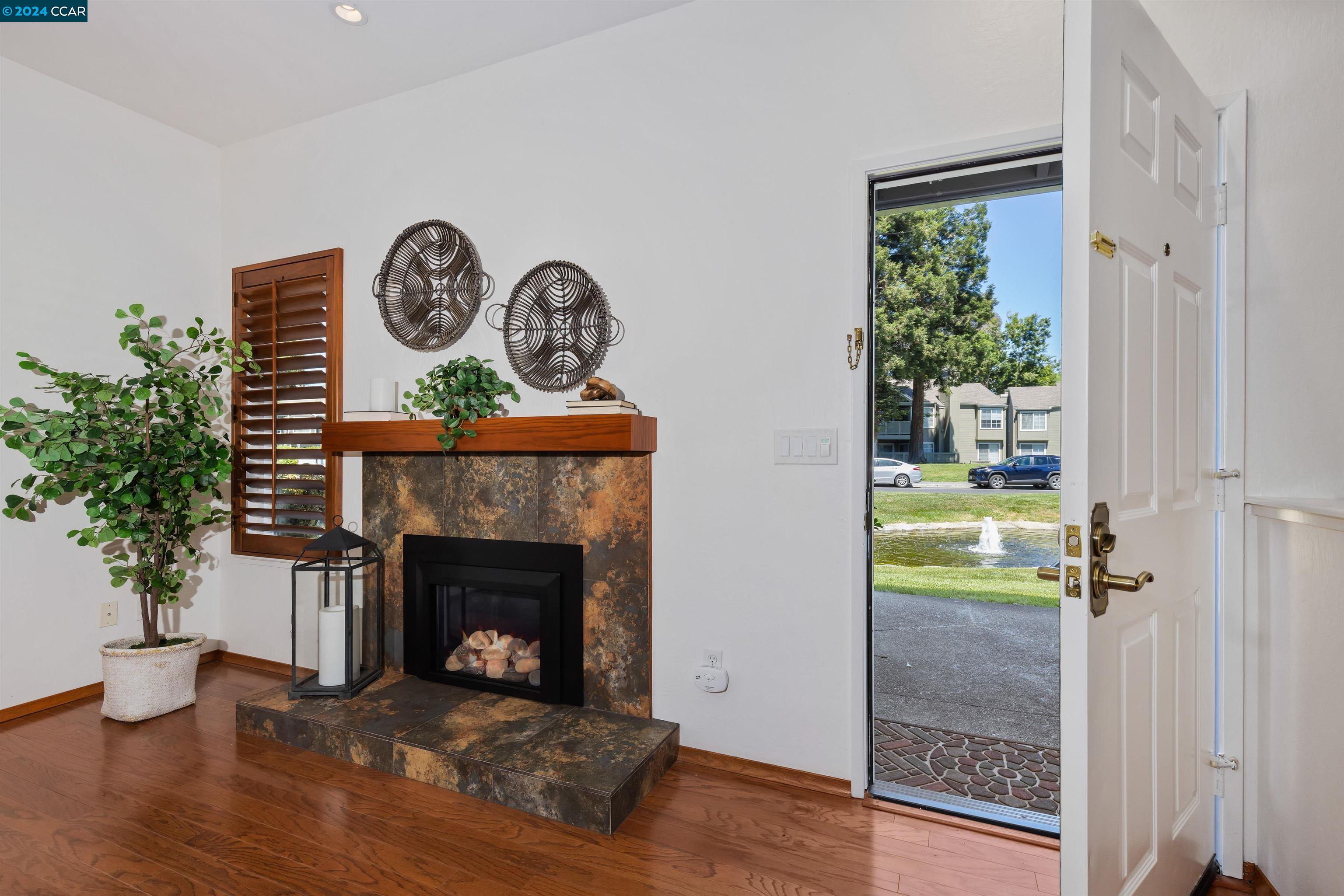 Detail Gallery Image 5 of 32 For 125 Glenbridge Ct, Pleasant Hill,  CA 94523 - 3 Beds | 2/1 Baths