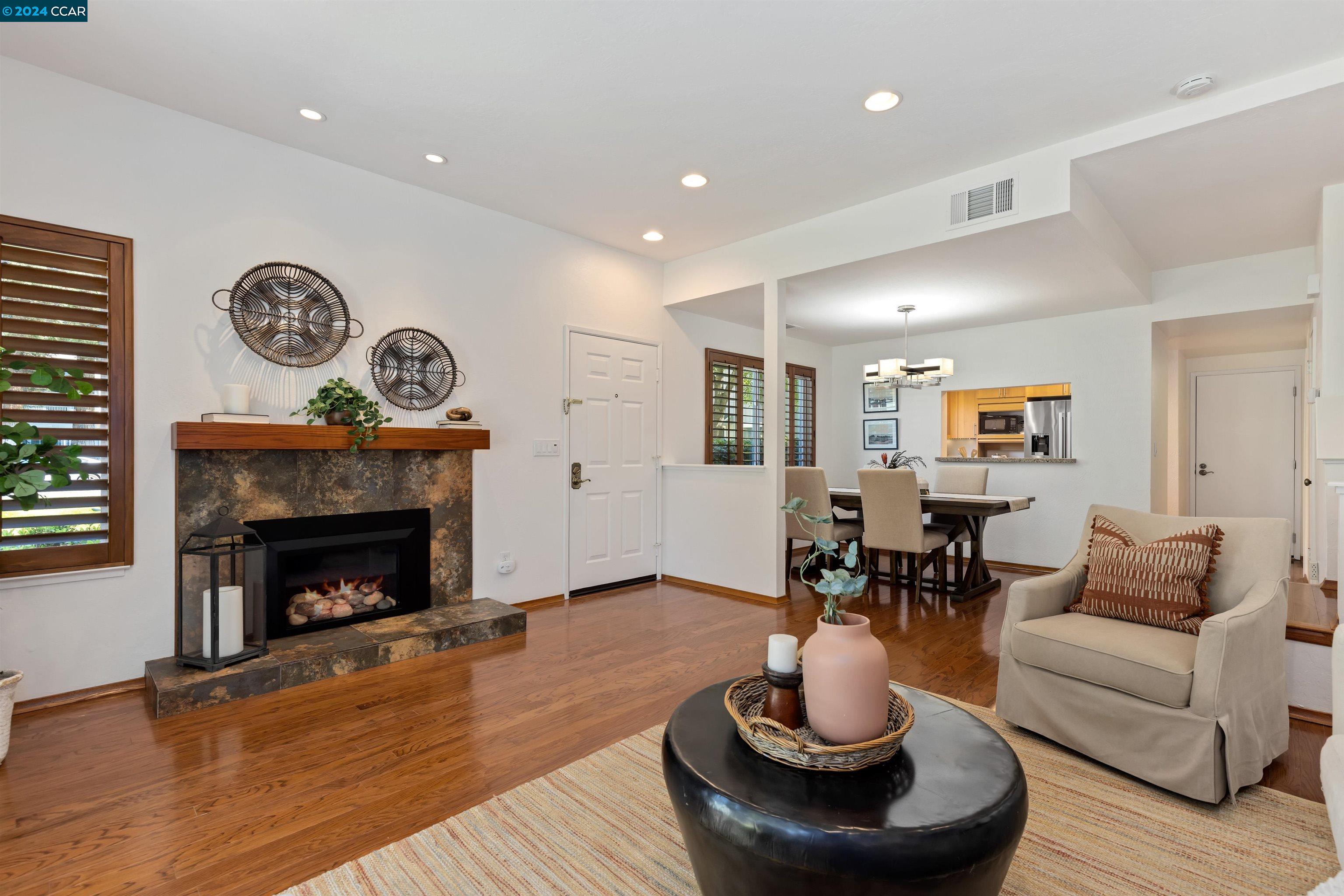 Detail Gallery Image 8 of 32 For 125 Glenbridge Ct, Pleasant Hill,  CA 94523 - 3 Beds | 2/1 Baths