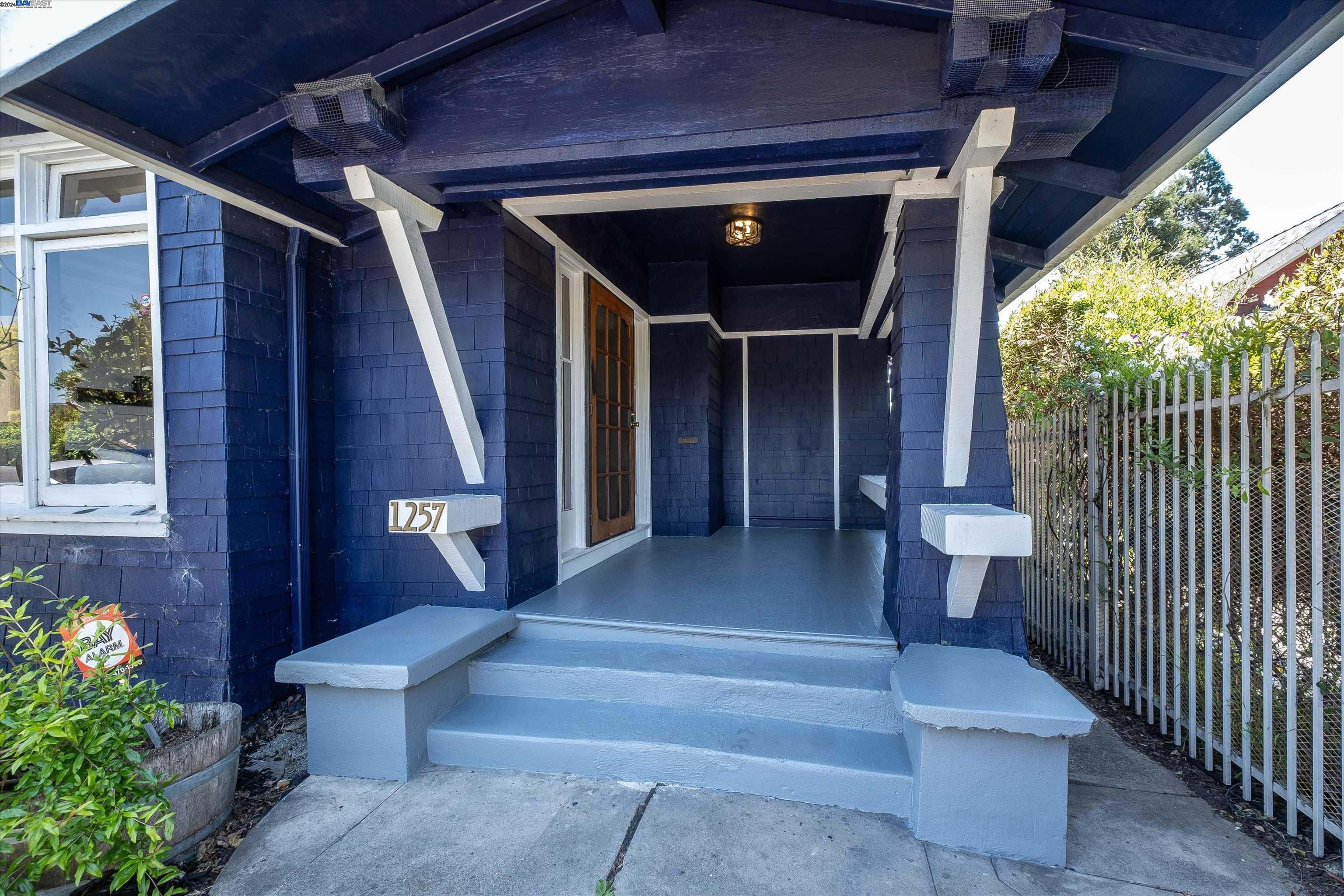 Detail Gallery Image 4 of 60 For 1257 Macarthur Blvd, Oakland,  CA 94610 - 3 Beds | 1 Baths