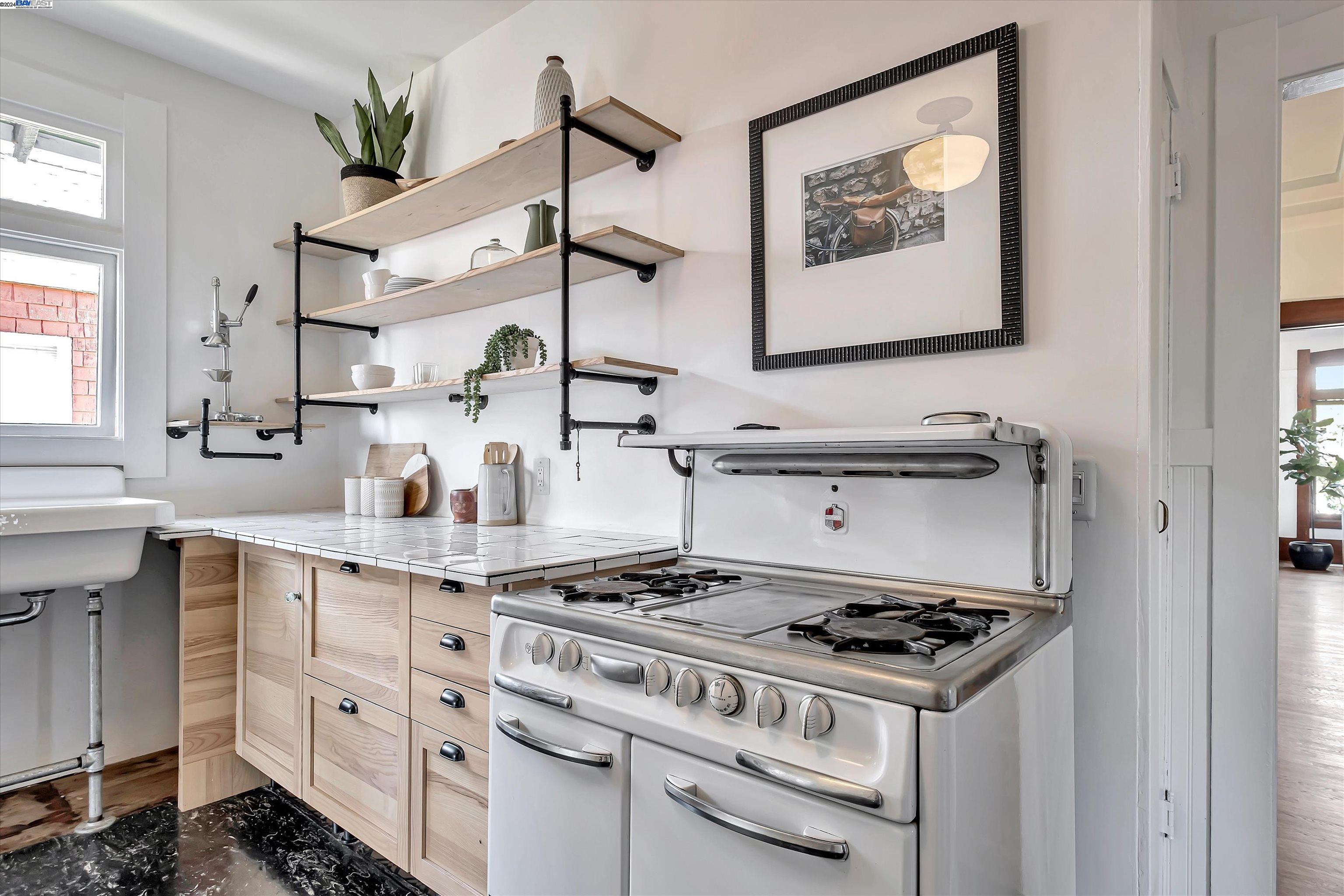 Detail Gallery Image 32 of 60 For 1257 Macarthur Blvd, Oakland,  CA 94610 - 3 Beds | 1 Baths