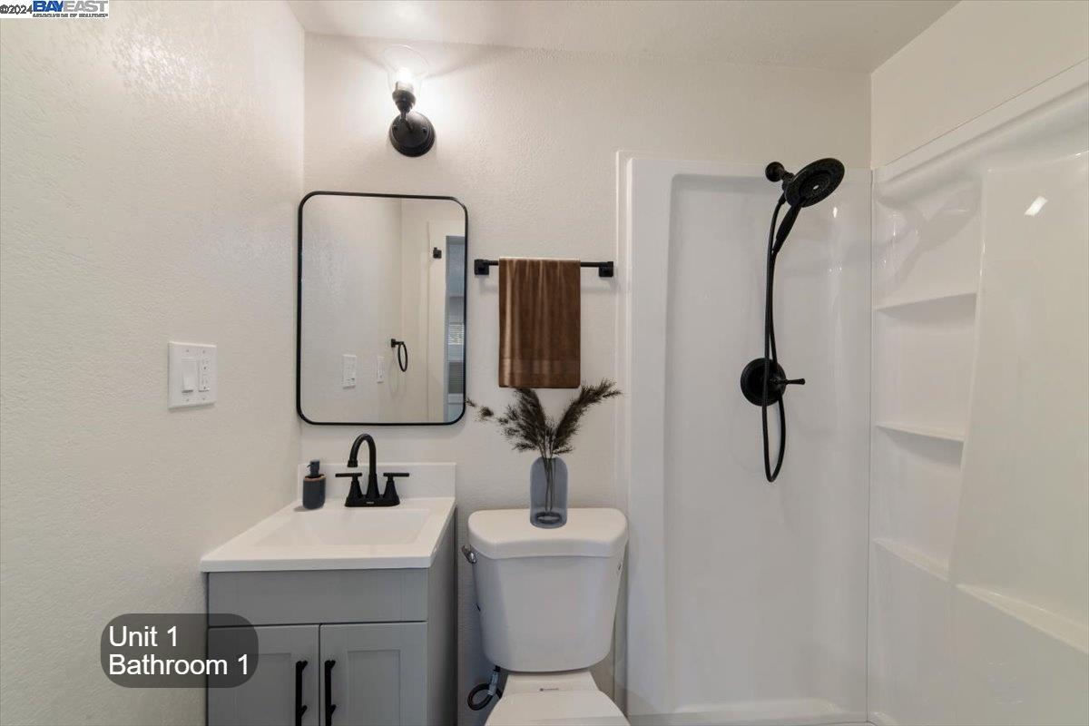 Detail Gallery Image 14 of 51 For 3325 E 8th St, Oakland,  CA 94601 - – Beds | – Baths