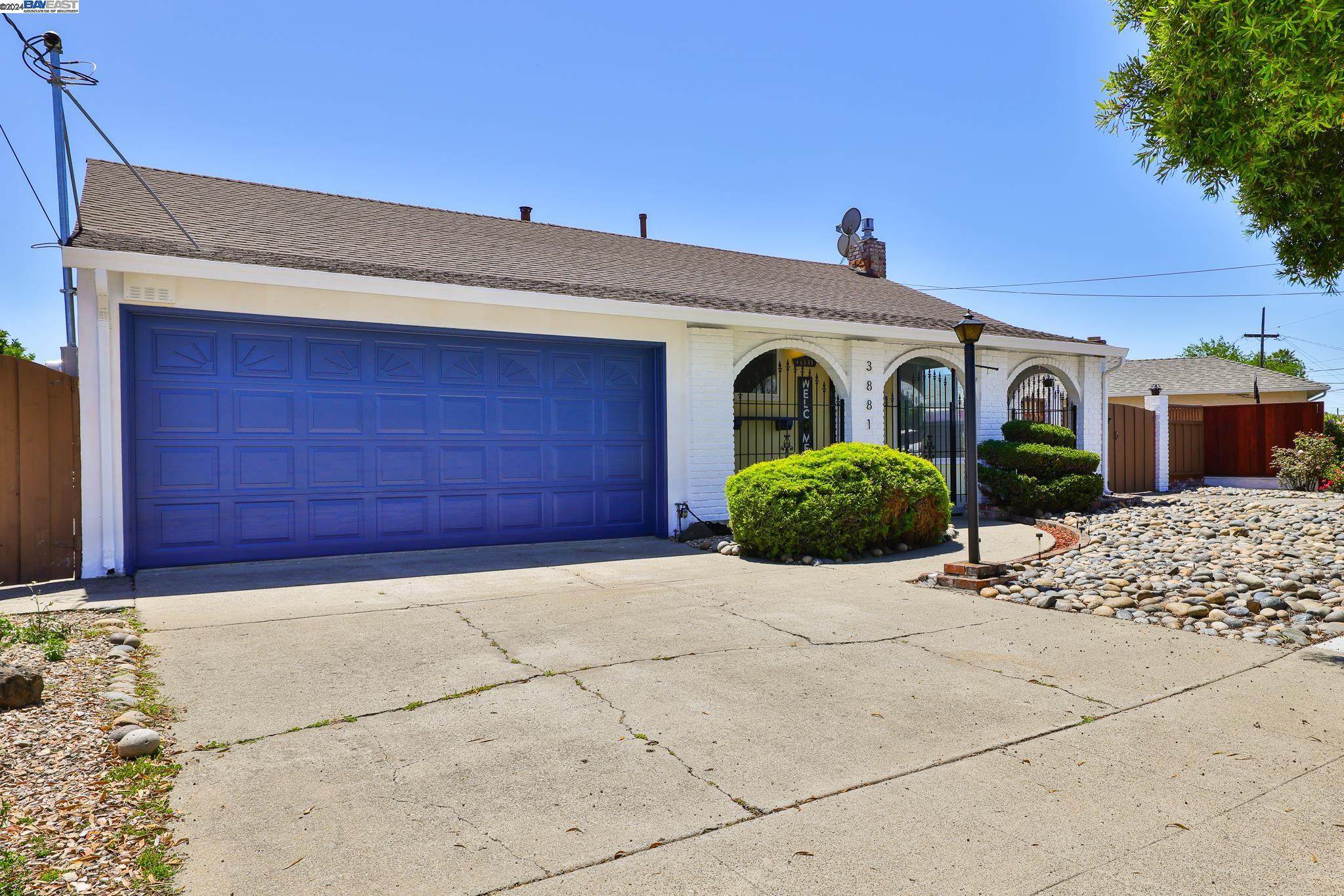 Detail Gallery Image 3 of 45 For 3881 Carmel Way, San Leandro,  CA 94578 - 3 Beds | 1 Baths