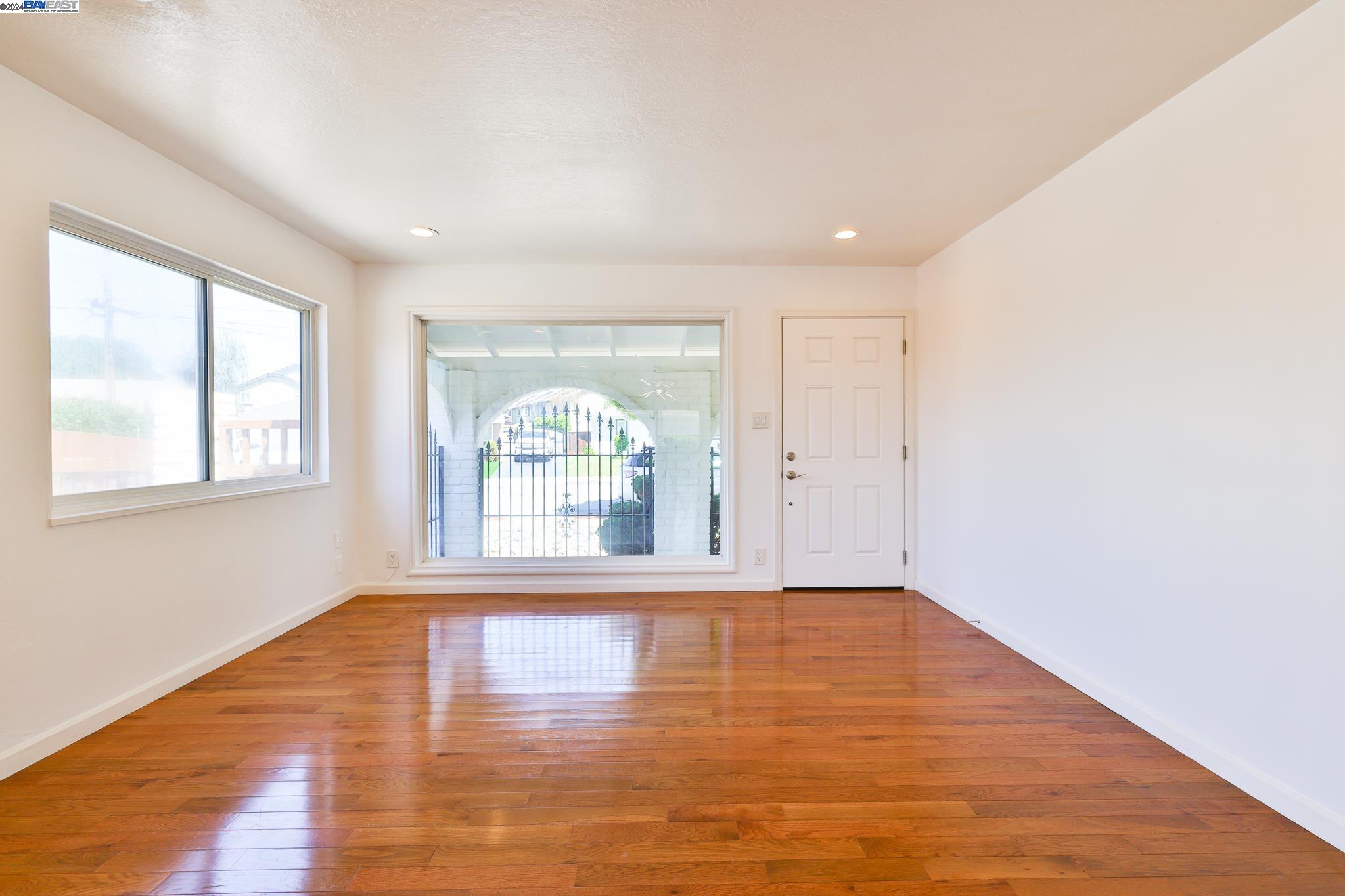 Detail Gallery Image 9 of 45 For 3881 Carmel Way, San Leandro,  CA 94578 - 3 Beds | 1 Baths