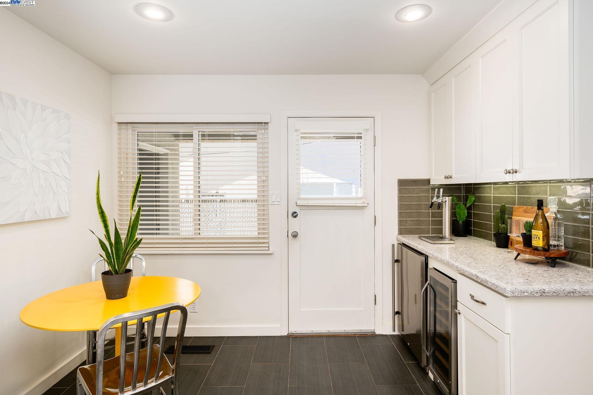 Detail Gallery Image 13 of 49 For 2372 Longview Dr, San Leandro,  CA 94577 - 3 Beds | 2/1 Baths