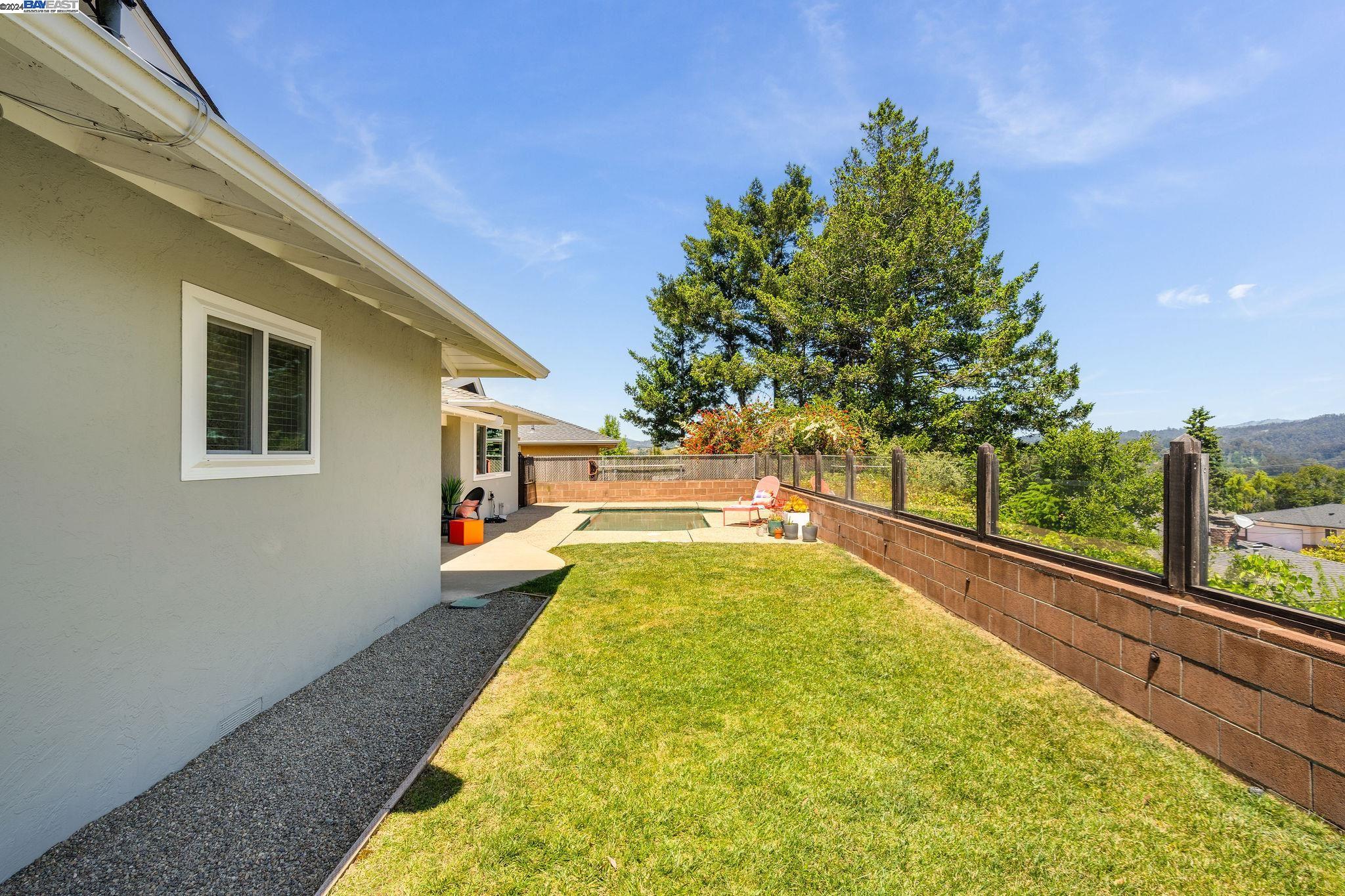 Detail Gallery Image 37 of 49 For 2372 Longview Dr, San Leandro,  CA 94577 - 3 Beds | 2/1 Baths