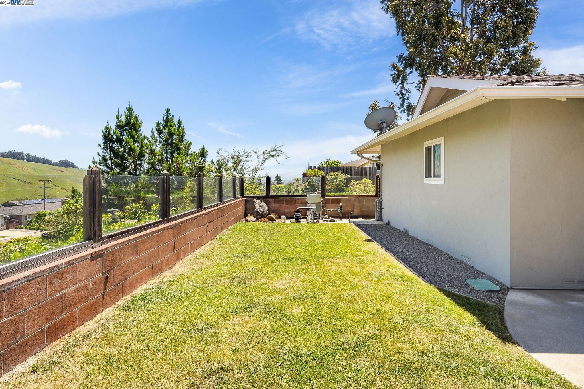 Detail Gallery Image 38 of 49 For 2372 Longview Dr, San Leandro,  CA 94577 - 3 Beds | 2/1 Baths