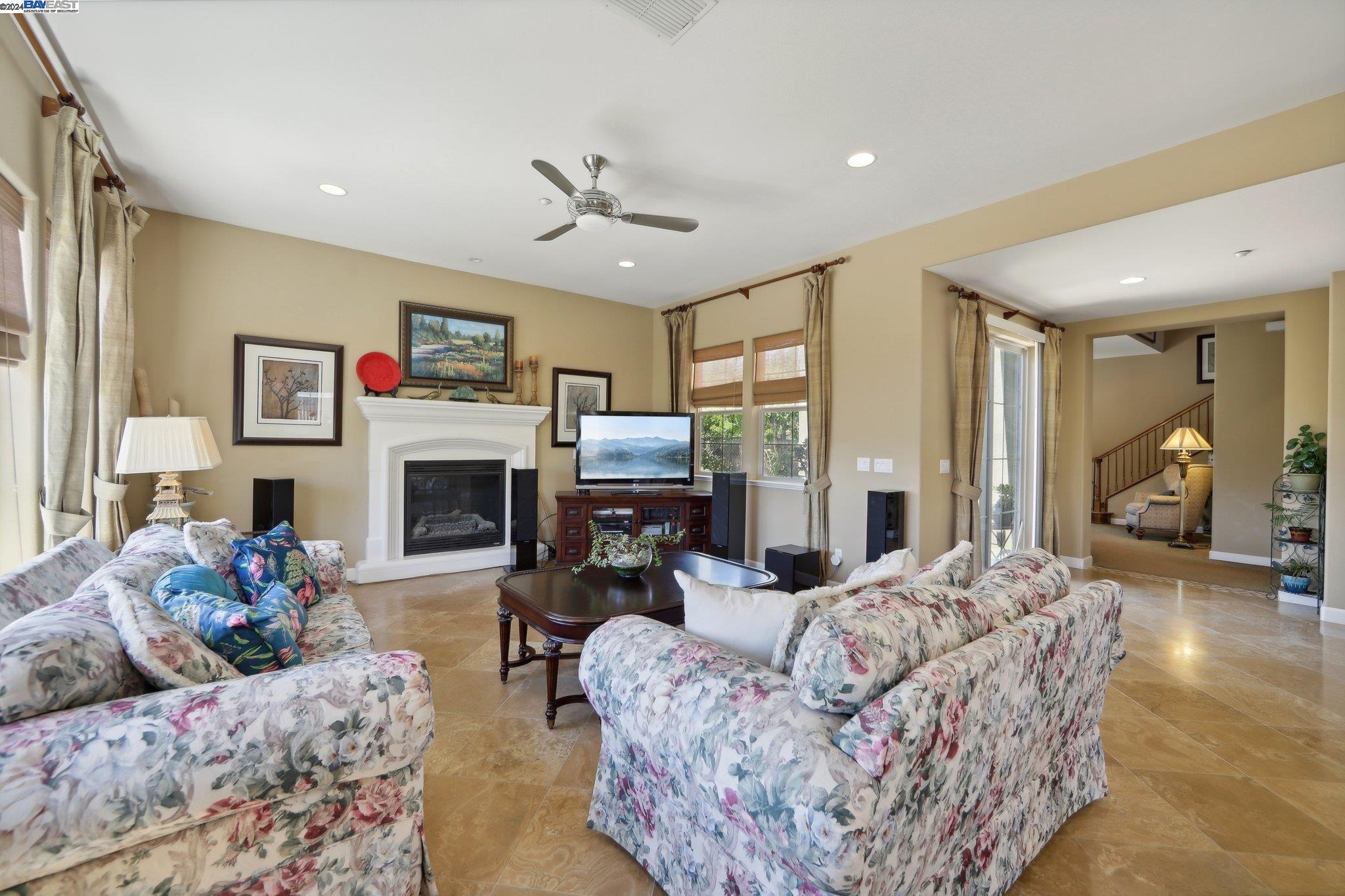 Detail Gallery Image 13 of 60 For 7613 Ridgeline Dr, Dublin,  CA 94568 - 3 Beds | 3/1 Baths