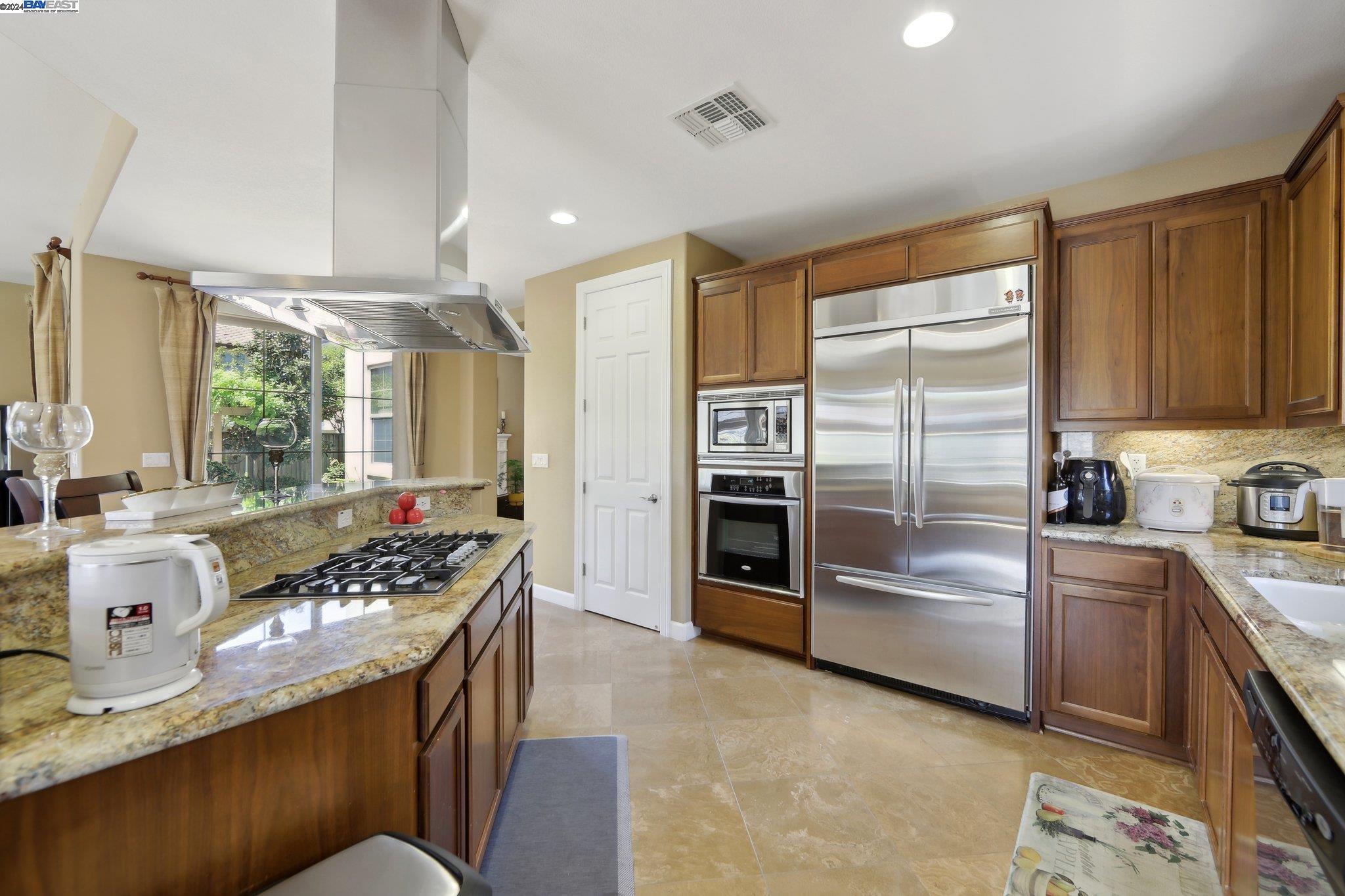 Detail Gallery Image 23 of 60 For 7613 Ridgeline Dr, Dublin,  CA 94568 - 3 Beds | 3/1 Baths