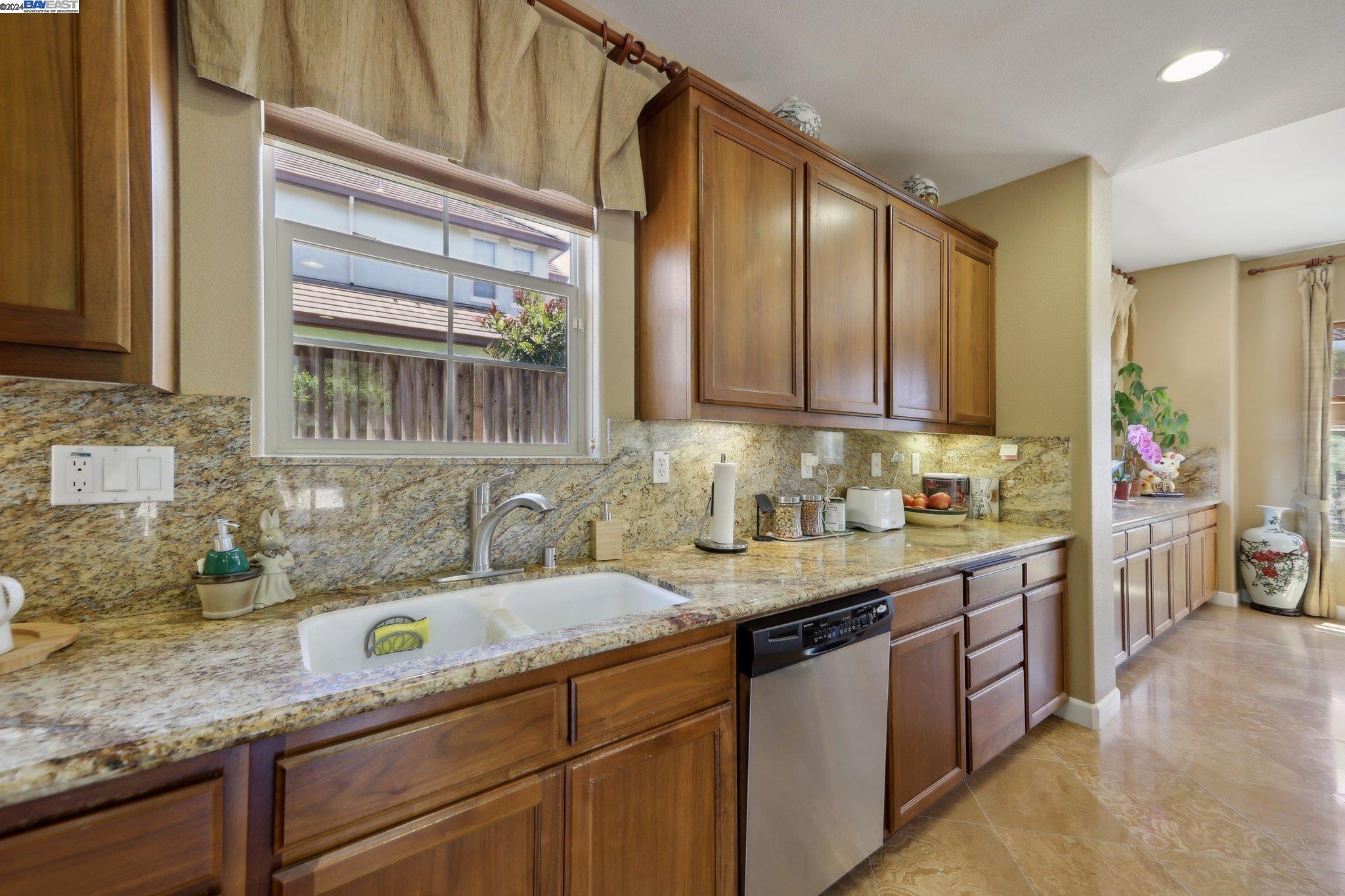 Detail Gallery Image 24 of 60 For 7613 Ridgeline Dr, Dublin,  CA 94568 - 3 Beds | 3/1 Baths