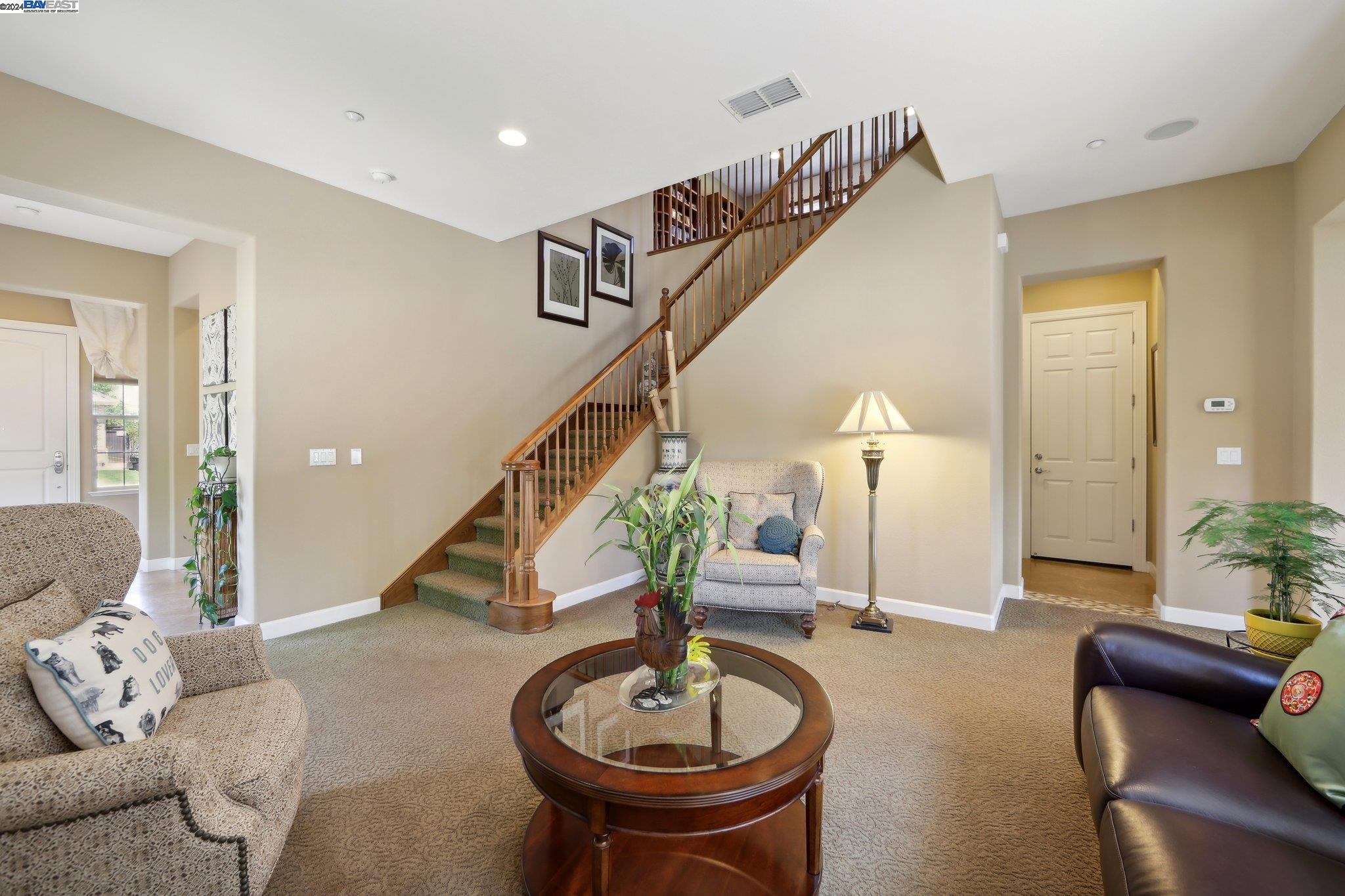 Detail Gallery Image 9 of 60 For 7613 Ridgeline Dr, Dublin,  CA 94568 - 3 Beds | 3/1 Baths