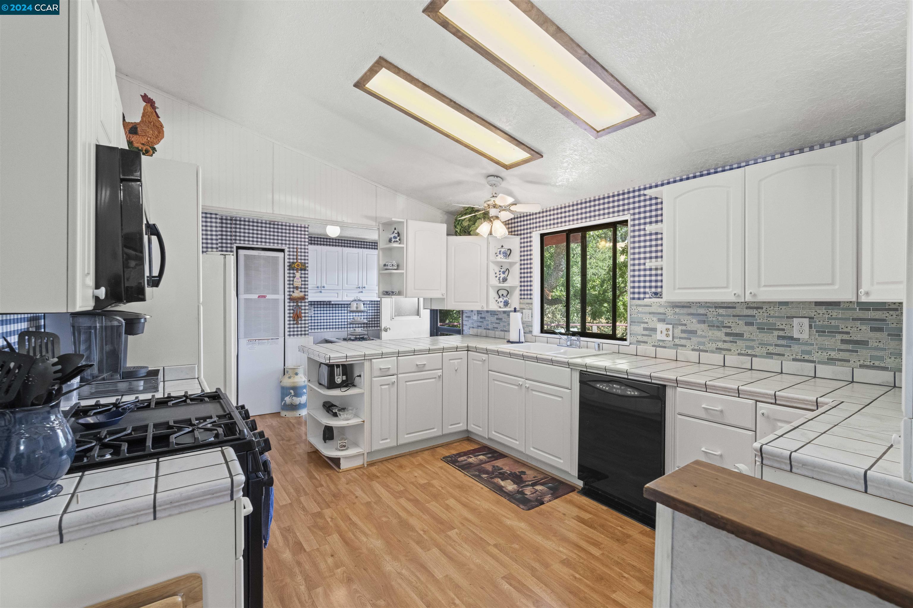 Detail Gallery Image 14 of 60 For 1585 Lower Trail Rd, Clayton,  CA 94517 - 4 Beds | 2 Baths