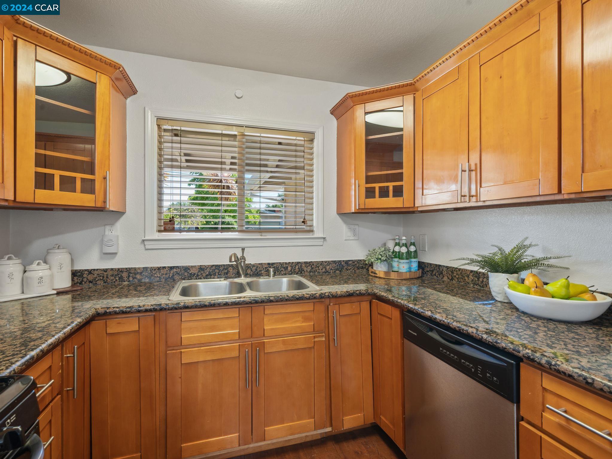 Detail Gallery Image 11 of 38 For 5273 Phillips Ct, Concord,  CA 94521 - 3 Beds | 2 Baths