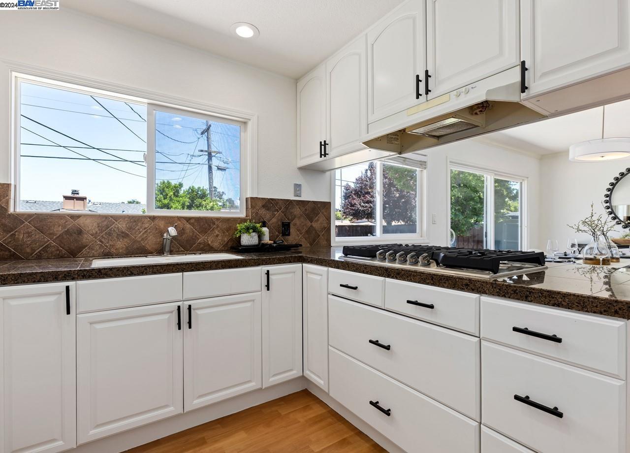 Detail Gallery Image 12 of 28 For 7669 Donohue Dr, Dublin,  CA 94568 - 3 Beds | 2 Baths