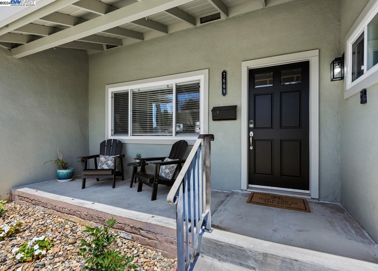 Detail Gallery Image 3 of 28 For 7669 Donohue Dr, Dublin,  CA 94568 - 3 Beds | 2 Baths