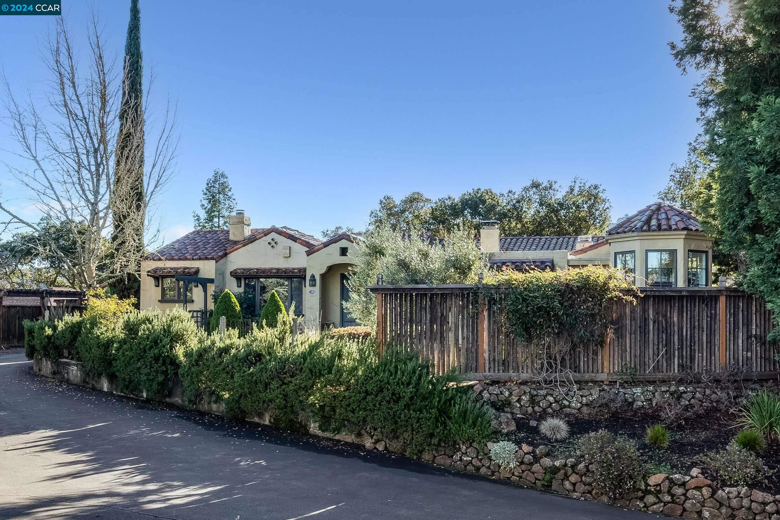 Detail Gallery Image 3 of 39 For 147 Camino Don Miguel, Orinda,  CA 94563 - 4 Beds | 2/1 Baths