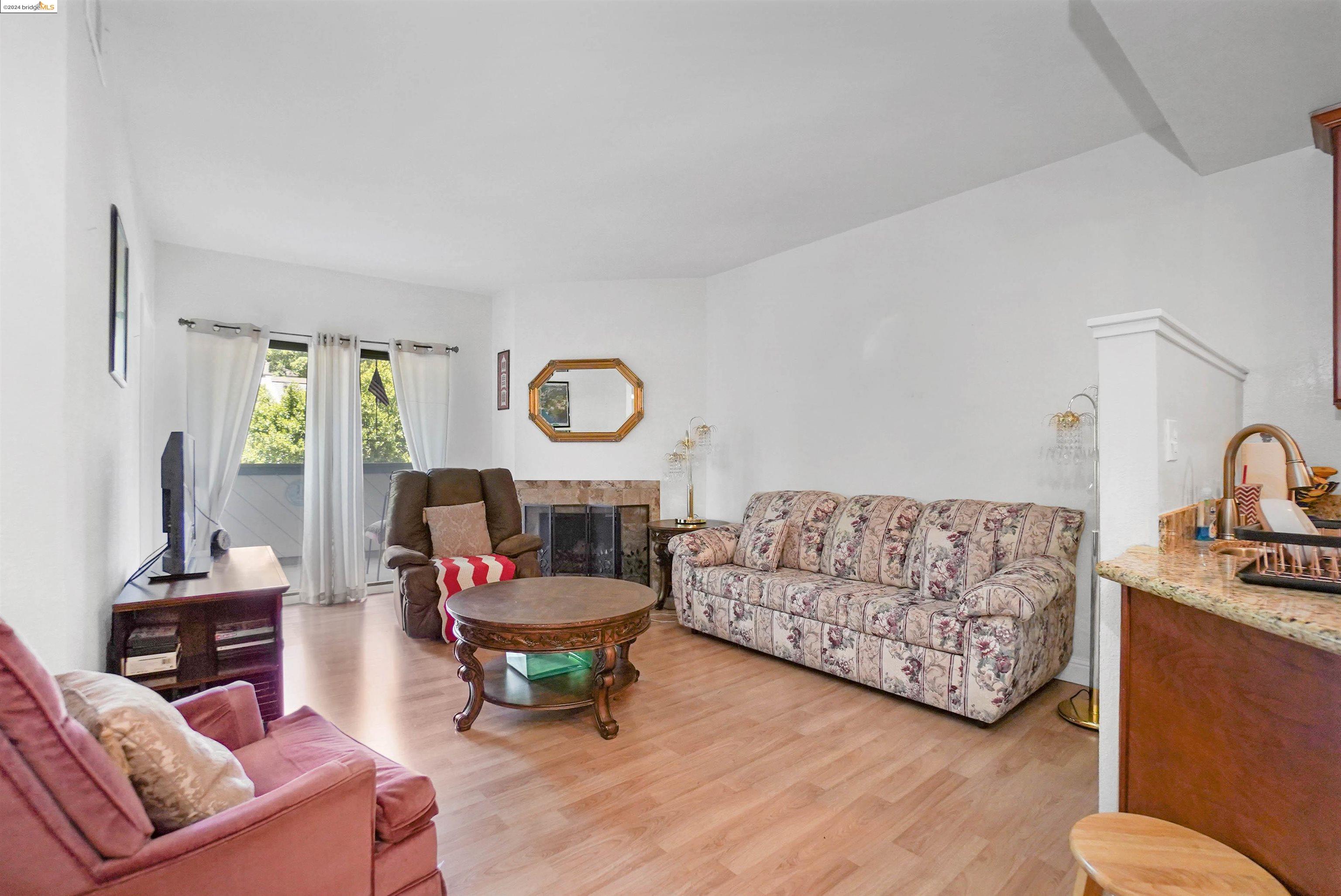 Photo #2: 41059600 Listing 