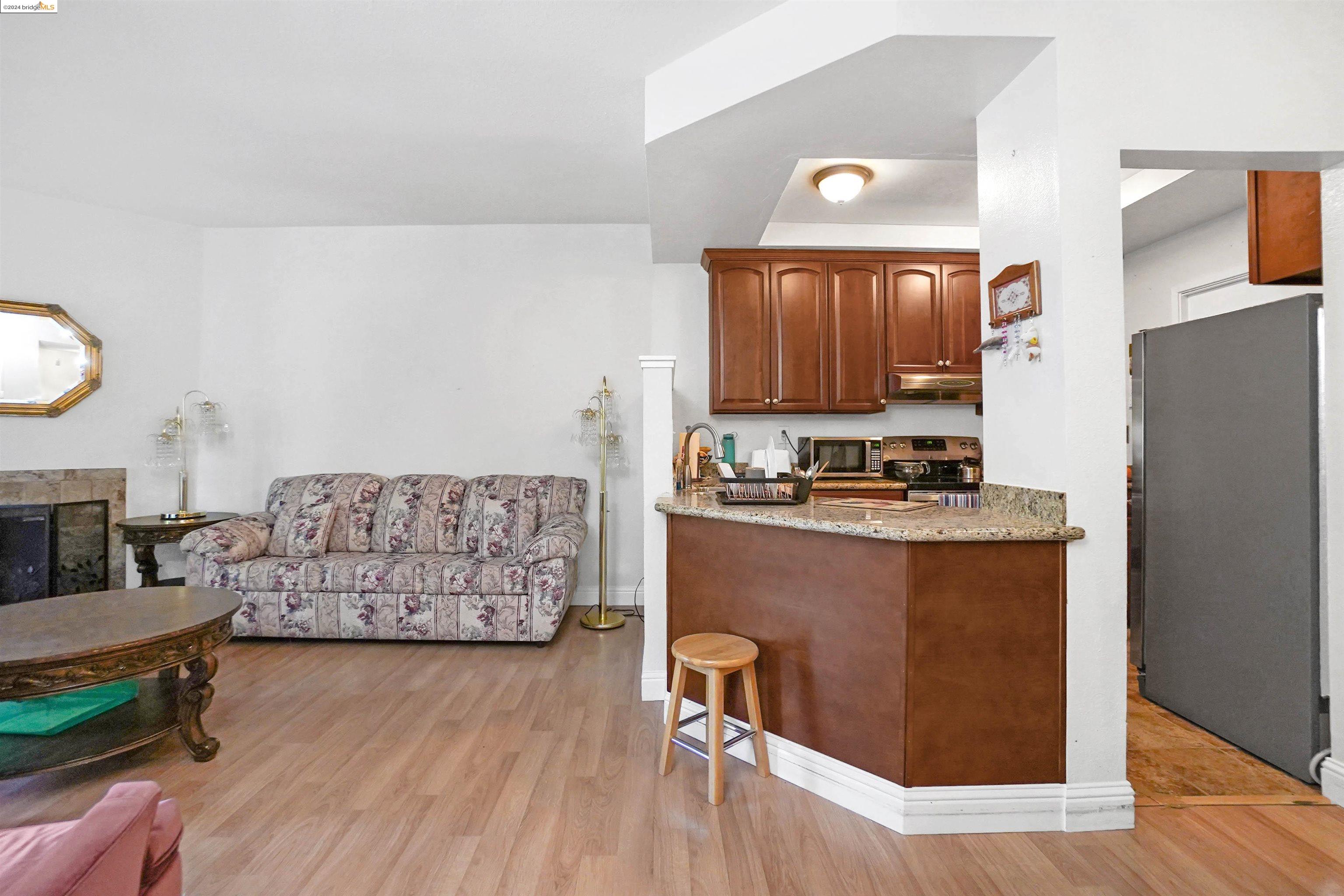 Detail Gallery Image 5 of 40 For 25930 Kay Ave #101,  Hayward,  CA 94545 - 1 Beds | 1/1 Baths