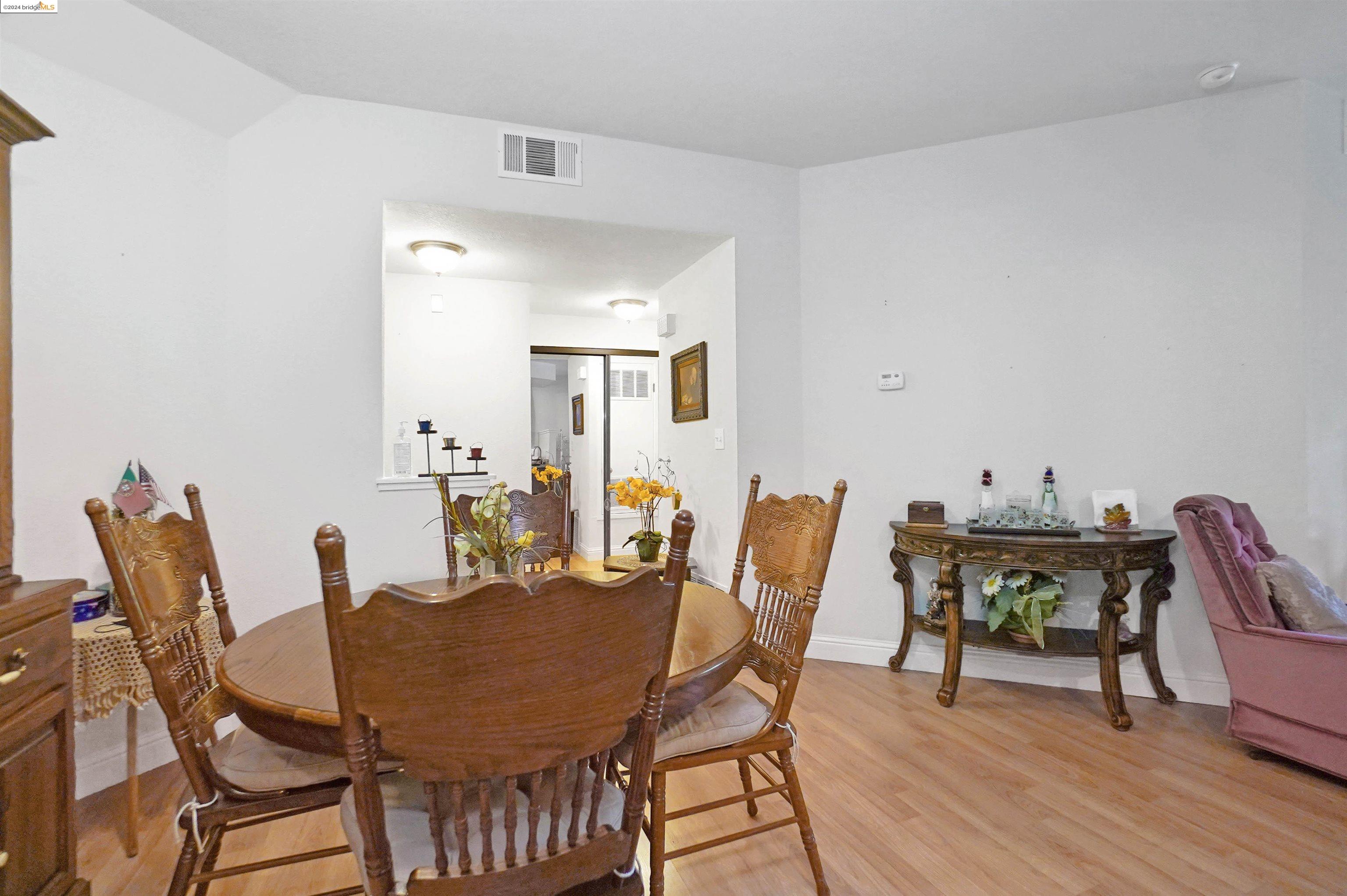 Detail Gallery Image 8 of 40 For 25930 Kay Ave #101,  Hayward,  CA 94545 - 1 Beds | 1/1 Baths
