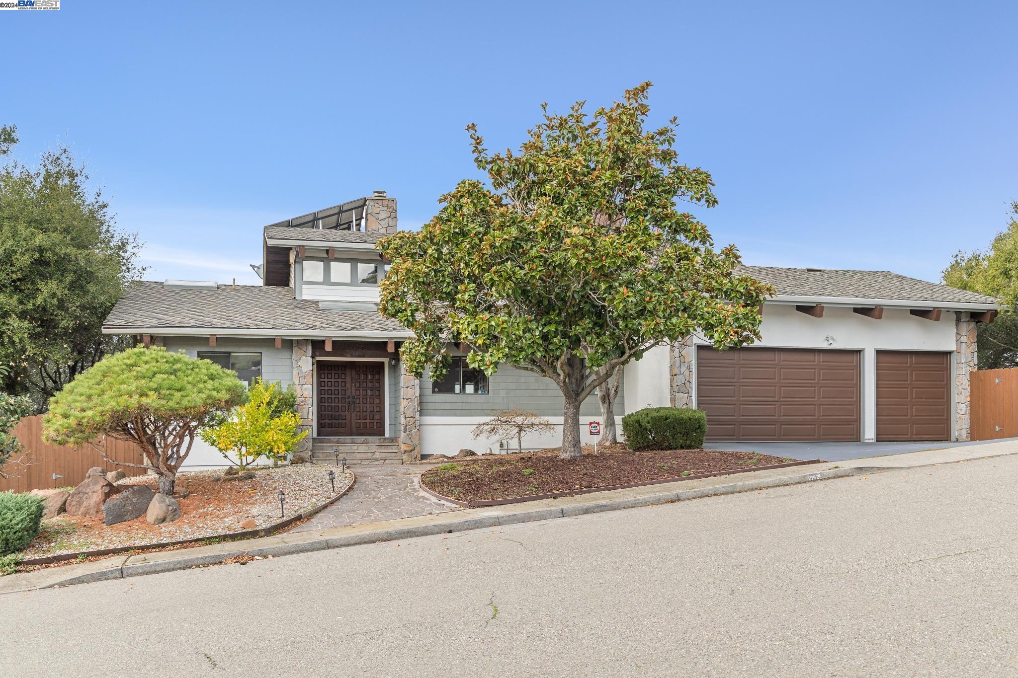 Detail Gallery Image 2 of 57 For 18625 W Cavendish Dr, Castro Valley,  CA 94552 - 4 Beds | 3 Baths
