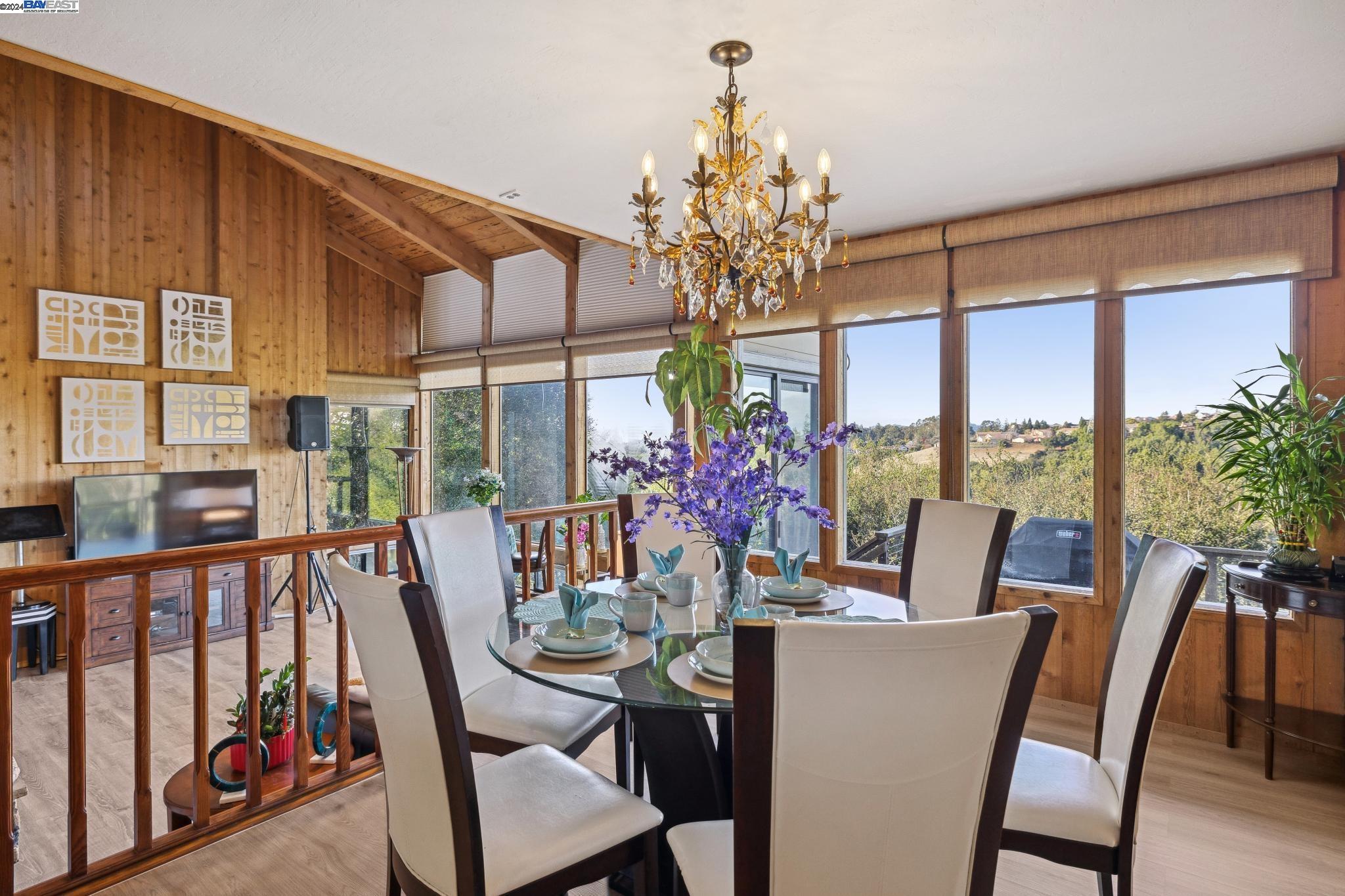 Detail Gallery Image 16 of 57 For 18625 W Cavendish Dr, Castro Valley,  CA 94552 - 4 Beds | 3 Baths