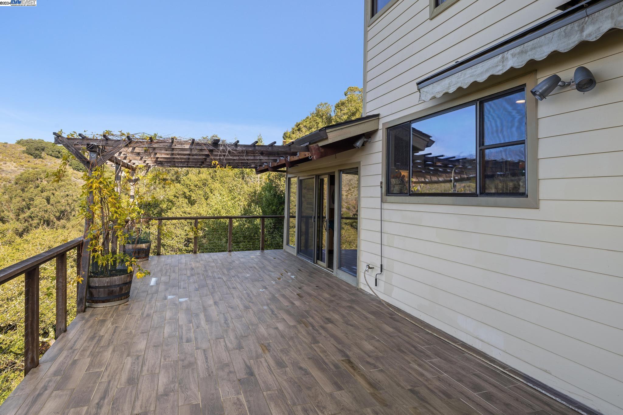 Detail Gallery Image 28 of 57 For 18625 W Cavendish Dr, Castro Valley,  CA 94552 - 4 Beds | 3 Baths
