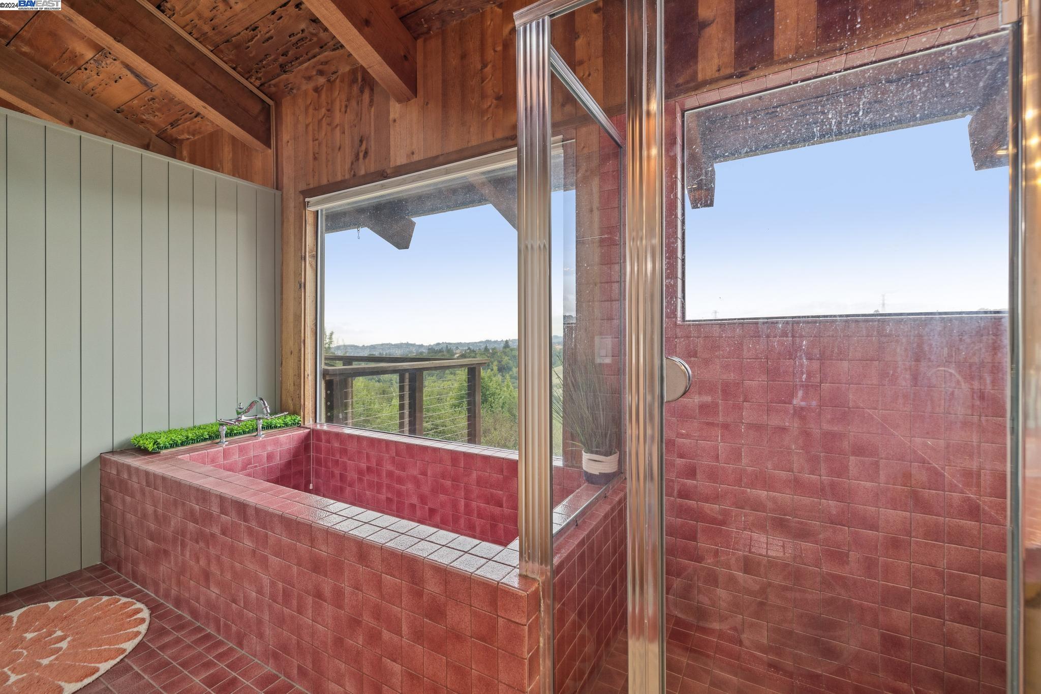 Detail Gallery Image 36 of 57 For 18625 W Cavendish Dr, Castro Valley,  CA 94552 - 4 Beds | 3 Baths