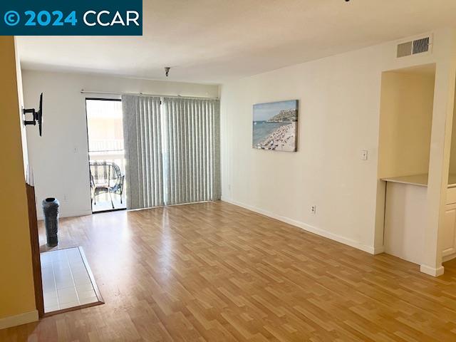Detail Gallery Image 3 of 28 For 1400 Carpentier St #203,  San Leandro,  CA 94577 - 2 Beds | 2 Baths