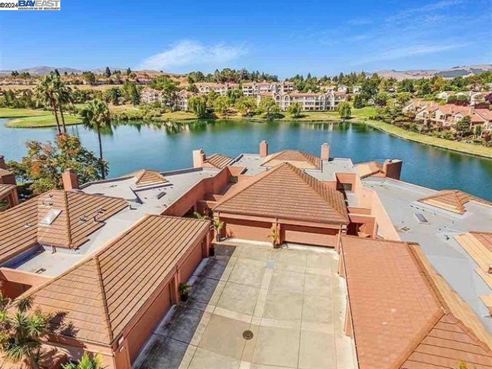 MLS: 41059631 Condo For Sale