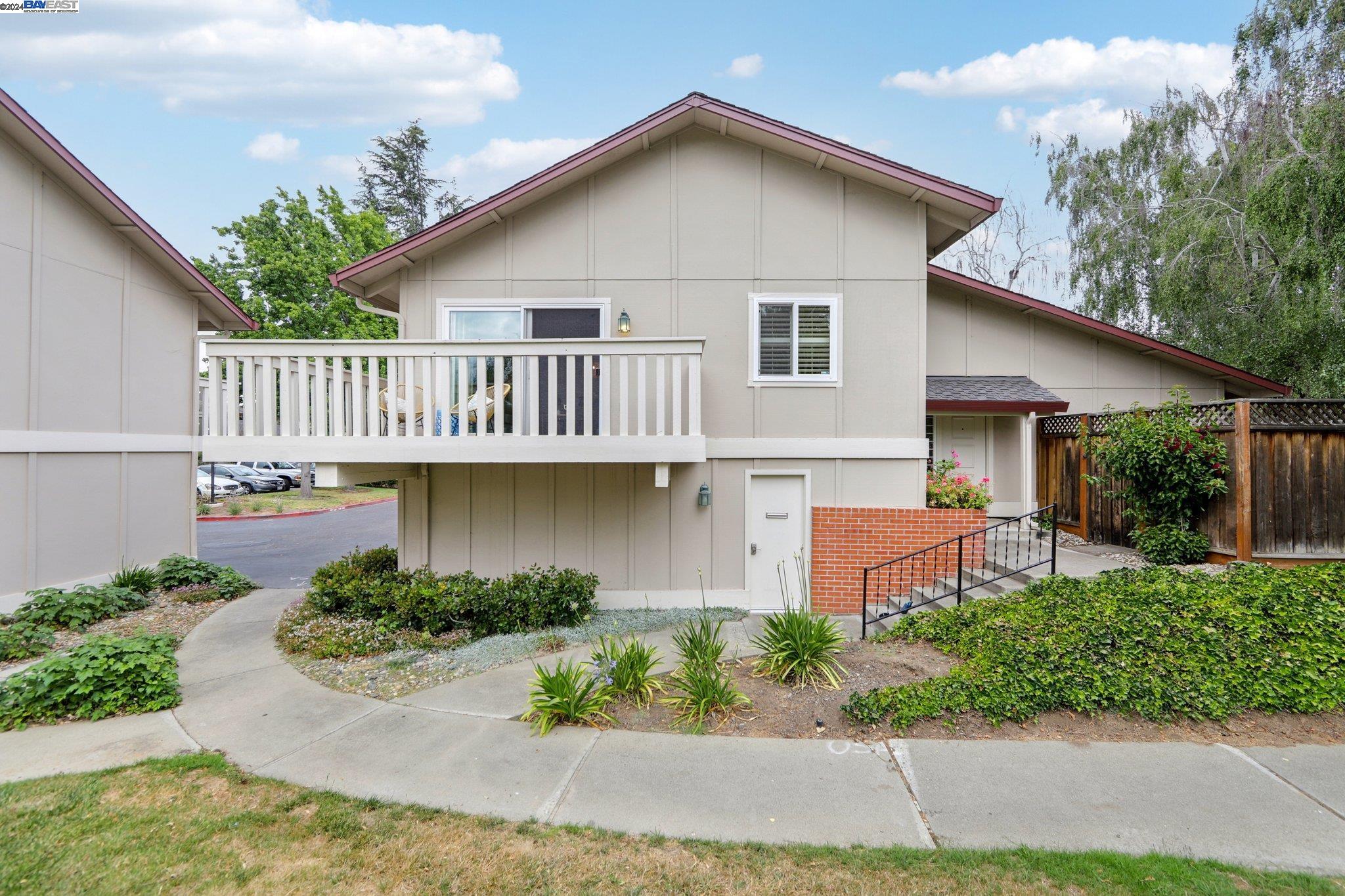Detail Gallery Image 1 of 1 For 1464 Golden Meadow Sq, San Jose,  CA 95117 - 2 Beds | 1 Baths