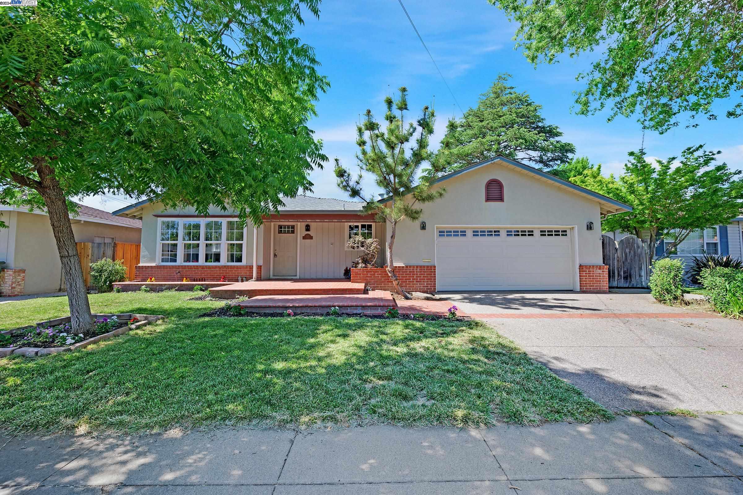 Detail Gallery Image 1 of 1 For 4217 Silver St, Pleasanton,  CA 94566 - 3 Beds | 2 Baths