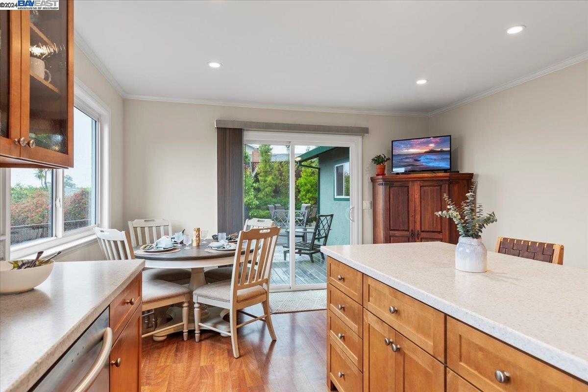 Detail Gallery Image 16 of 41 For 80 Drakewood Ln, Novato,  CA 94947 - 2 Beds | 2 Baths