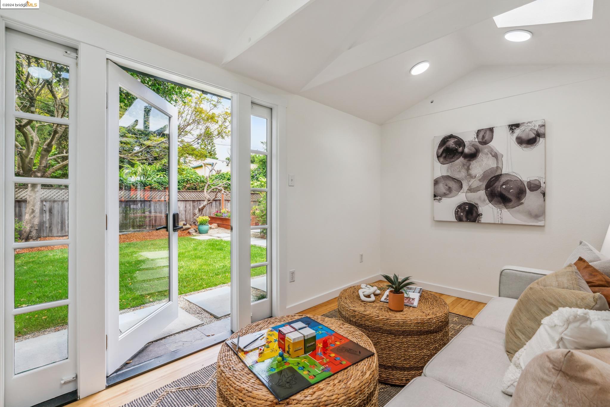 Detail Gallery Image 5 of 40 For 1314 Cornell Ave, Berkeley,  CA 94702 - 2 Beds | 1 Baths