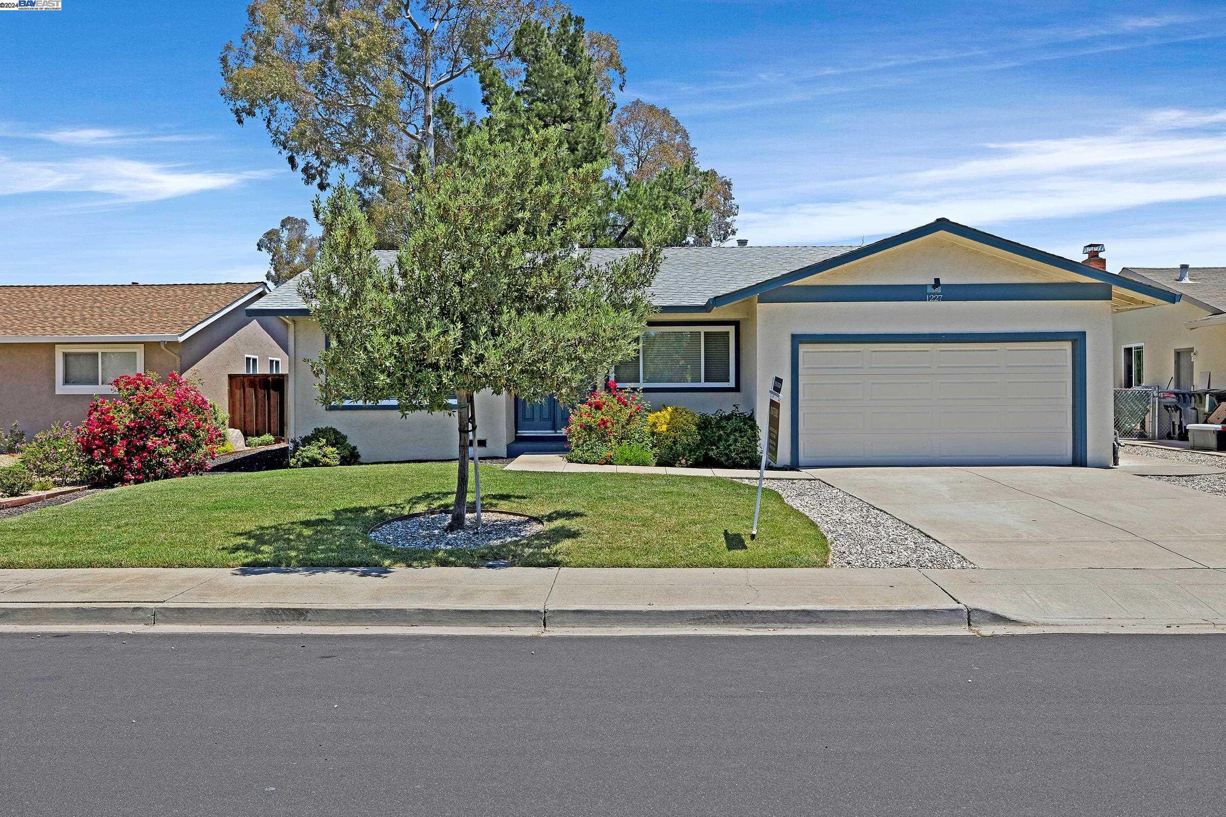 Detail Gallery Image 1 of 35 For 1227 Aster Ln, Livermore,  CA 94551 - 3 Beds | 2 Baths