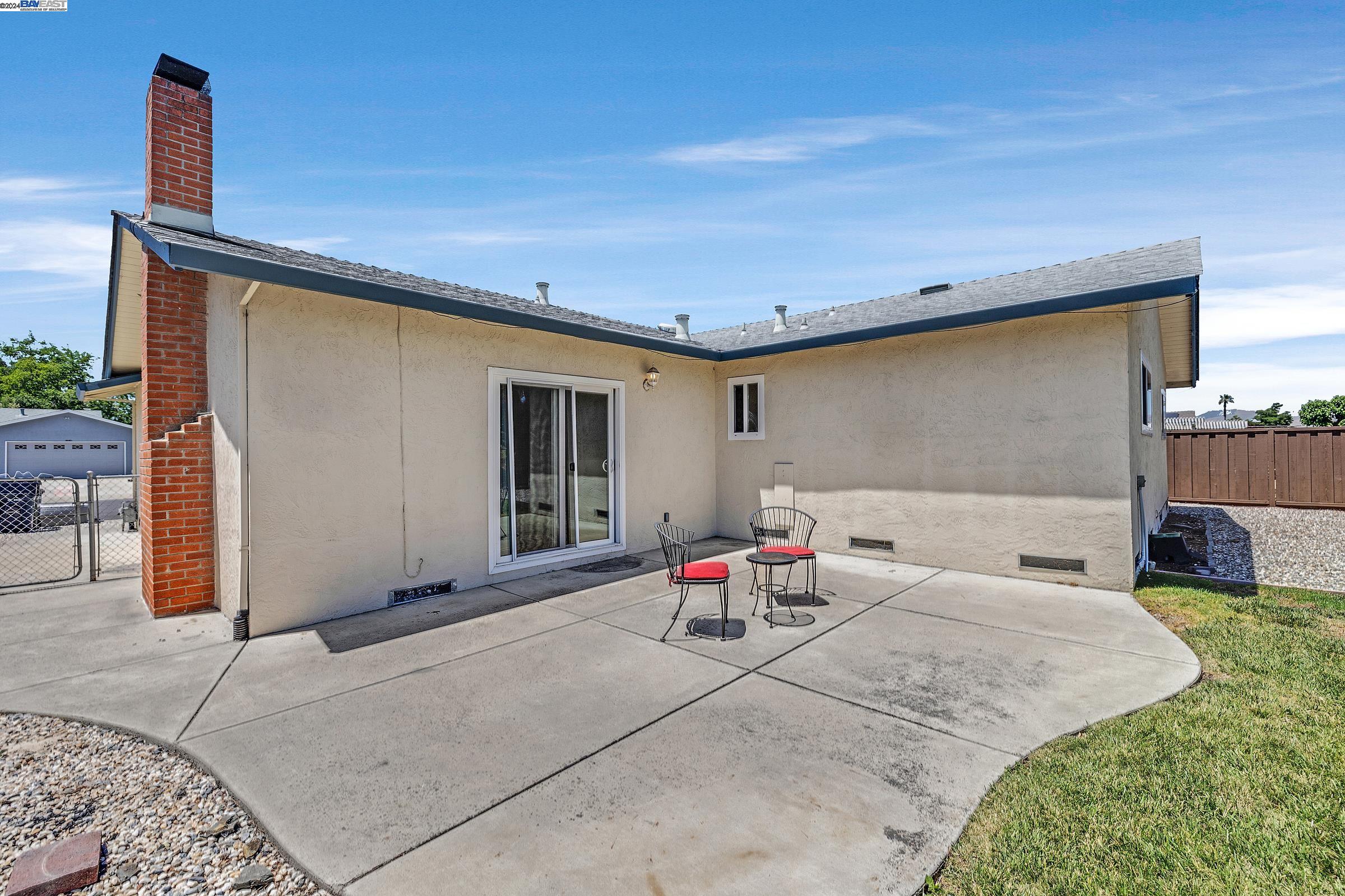 Detail Gallery Image 12 of 35 For 1227 Aster Ln, Livermore,  CA 94551 - 3 Beds | 2 Baths