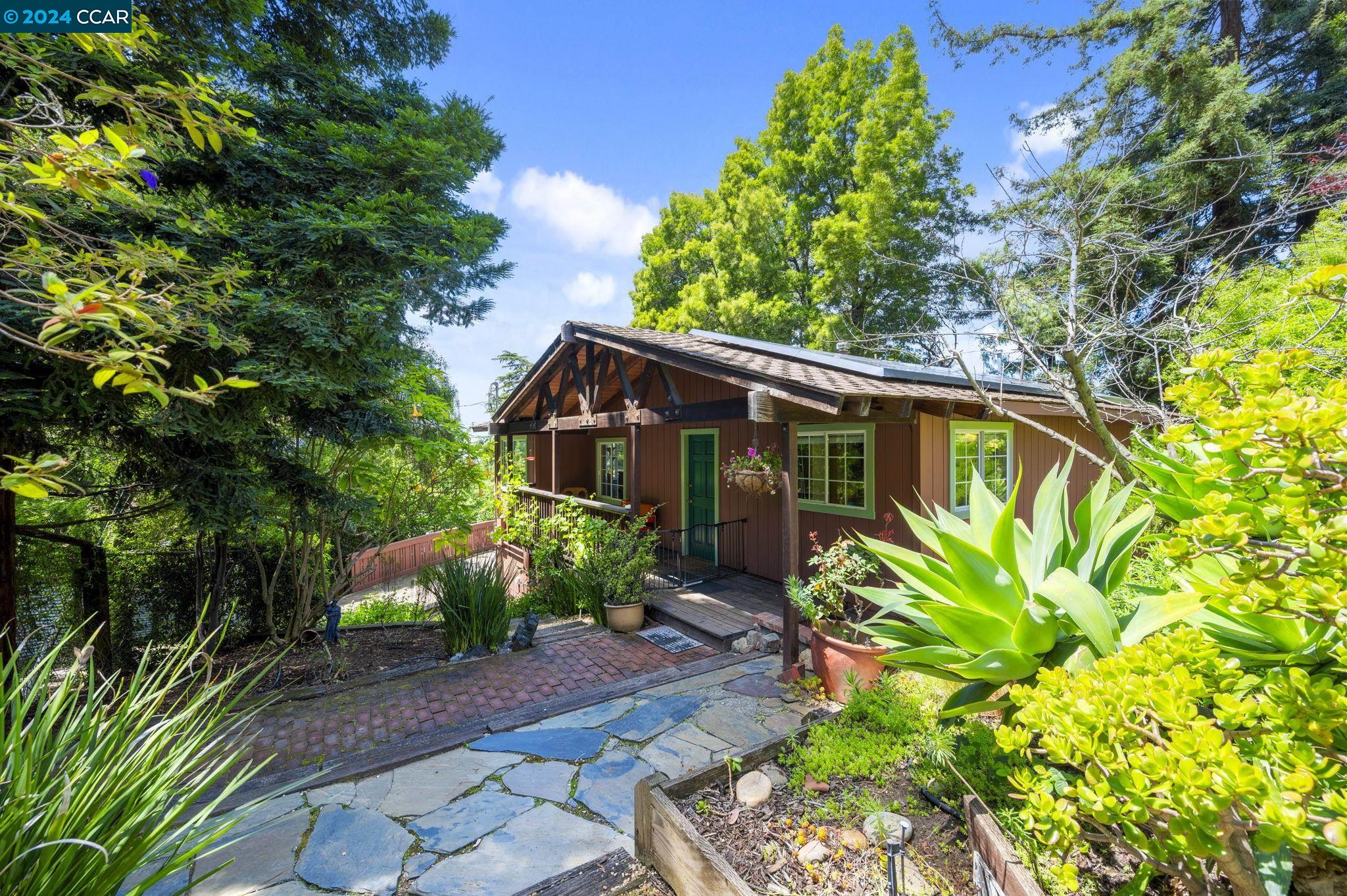 Detail Gallery Image 1 of 1 For 21 Mayfield Path, Oakland,  CA 94605 - 3 Beds | 2 Baths