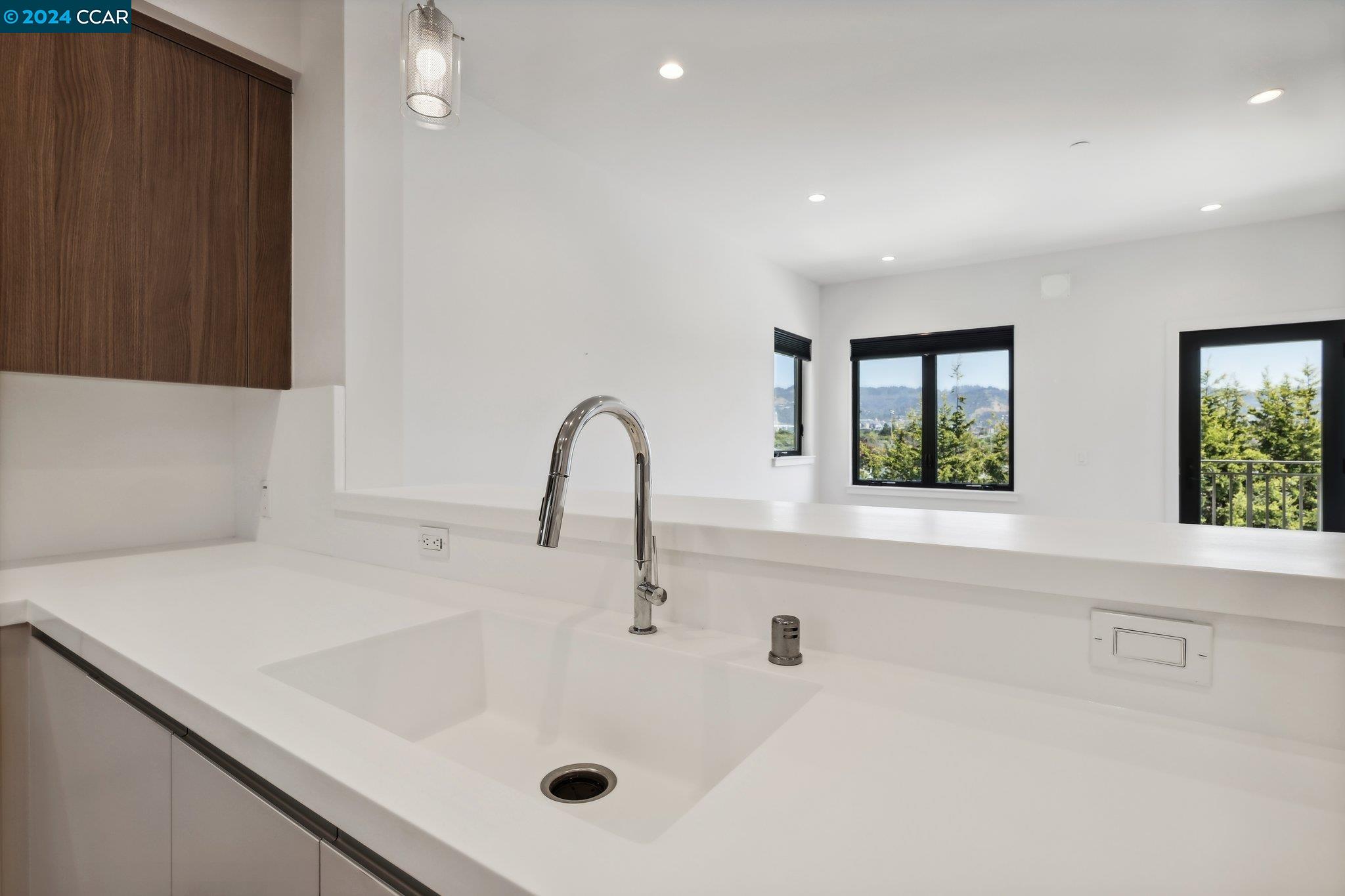 Detail Gallery Image 11 of 41 For 2747 San Pablo #502,  Berkeley,  CA 94702 - 1 Beds | 1 Baths