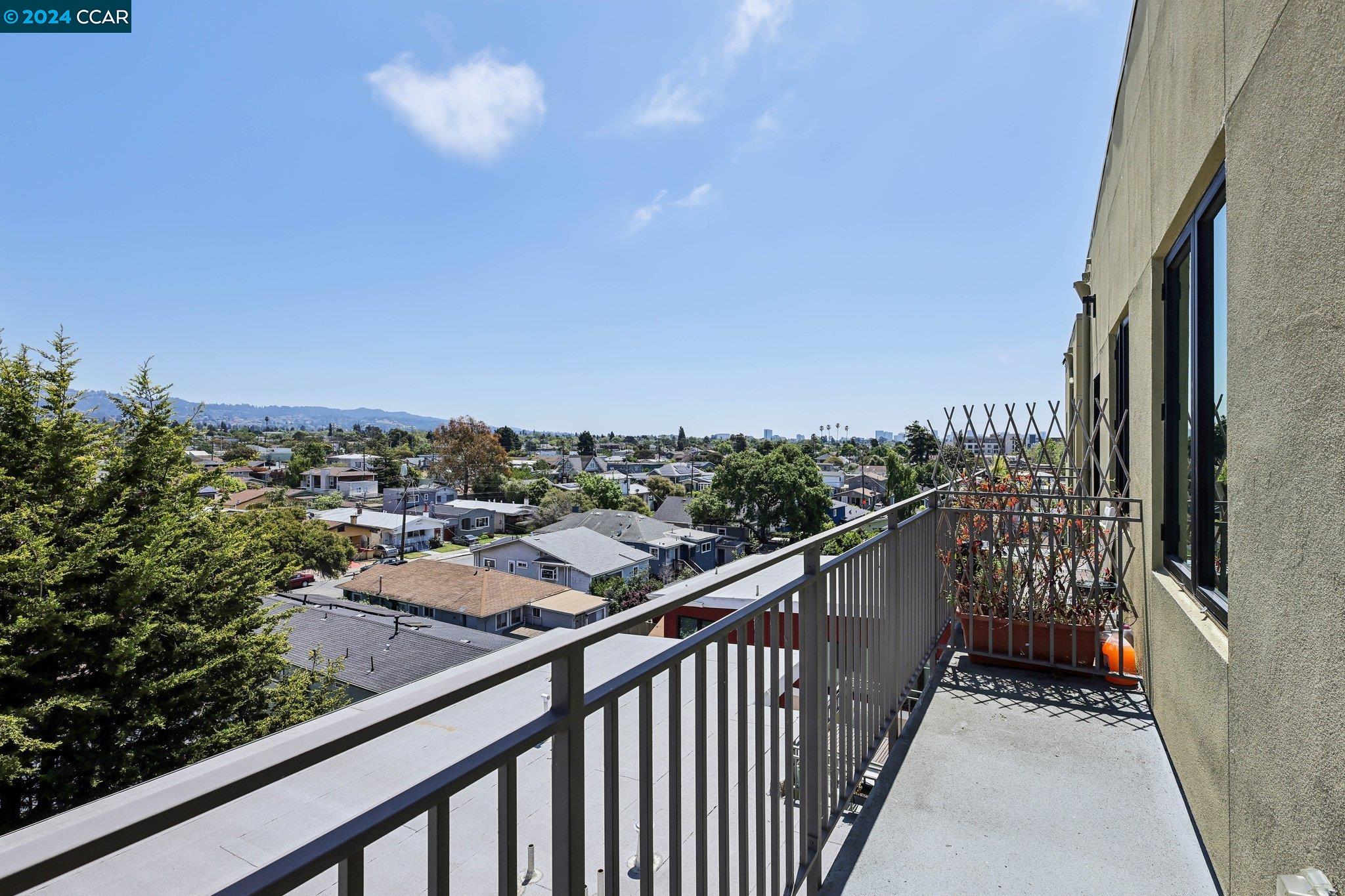 Detail Gallery Image 32 of 41 For 2747 San Pablo #502,  Berkeley,  CA 94702 - 1 Beds | 1 Baths