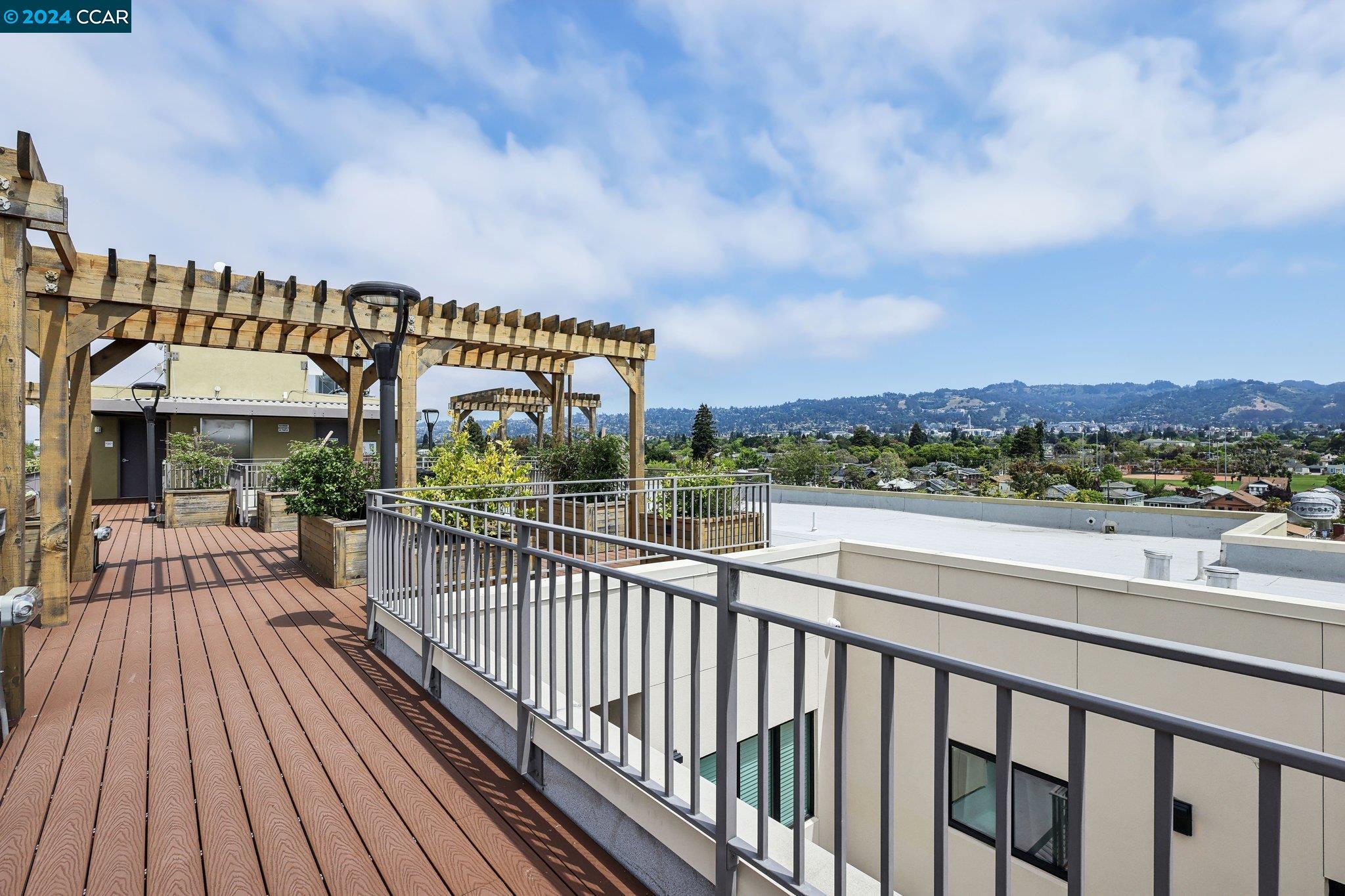 Detail Gallery Image 35 of 41 For 2747 San Pablo #502,  Berkeley,  CA 94702 - 1 Beds | 1 Baths