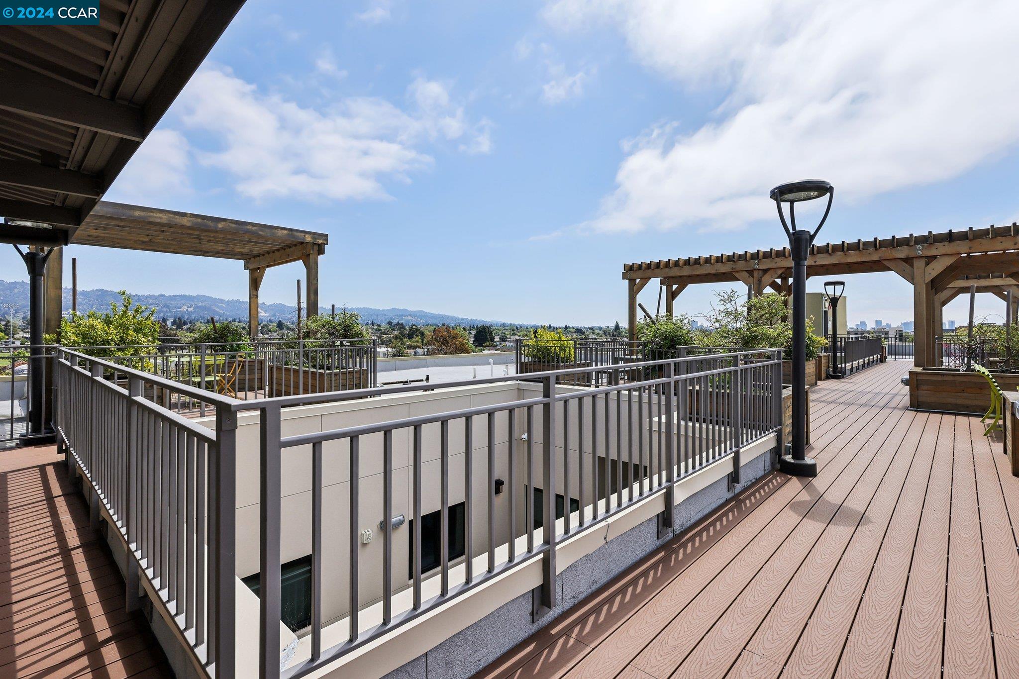 Detail Gallery Image 39 of 41 For 2747 San Pablo #502,  Berkeley,  CA 94702 - 1 Beds | 1 Baths