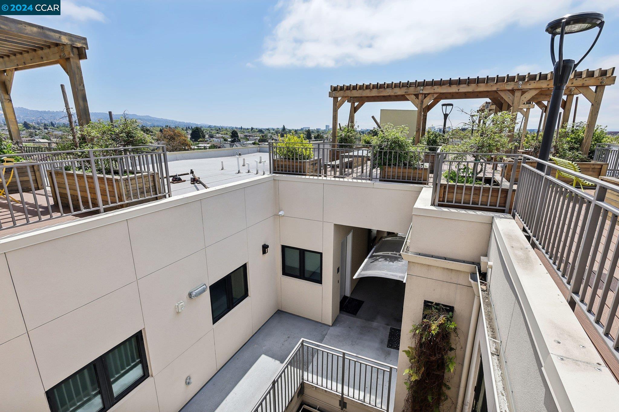 Detail Gallery Image 40 of 41 For 2747 San Pablo #502,  Berkeley,  CA 94702 - 1 Beds | 1 Baths