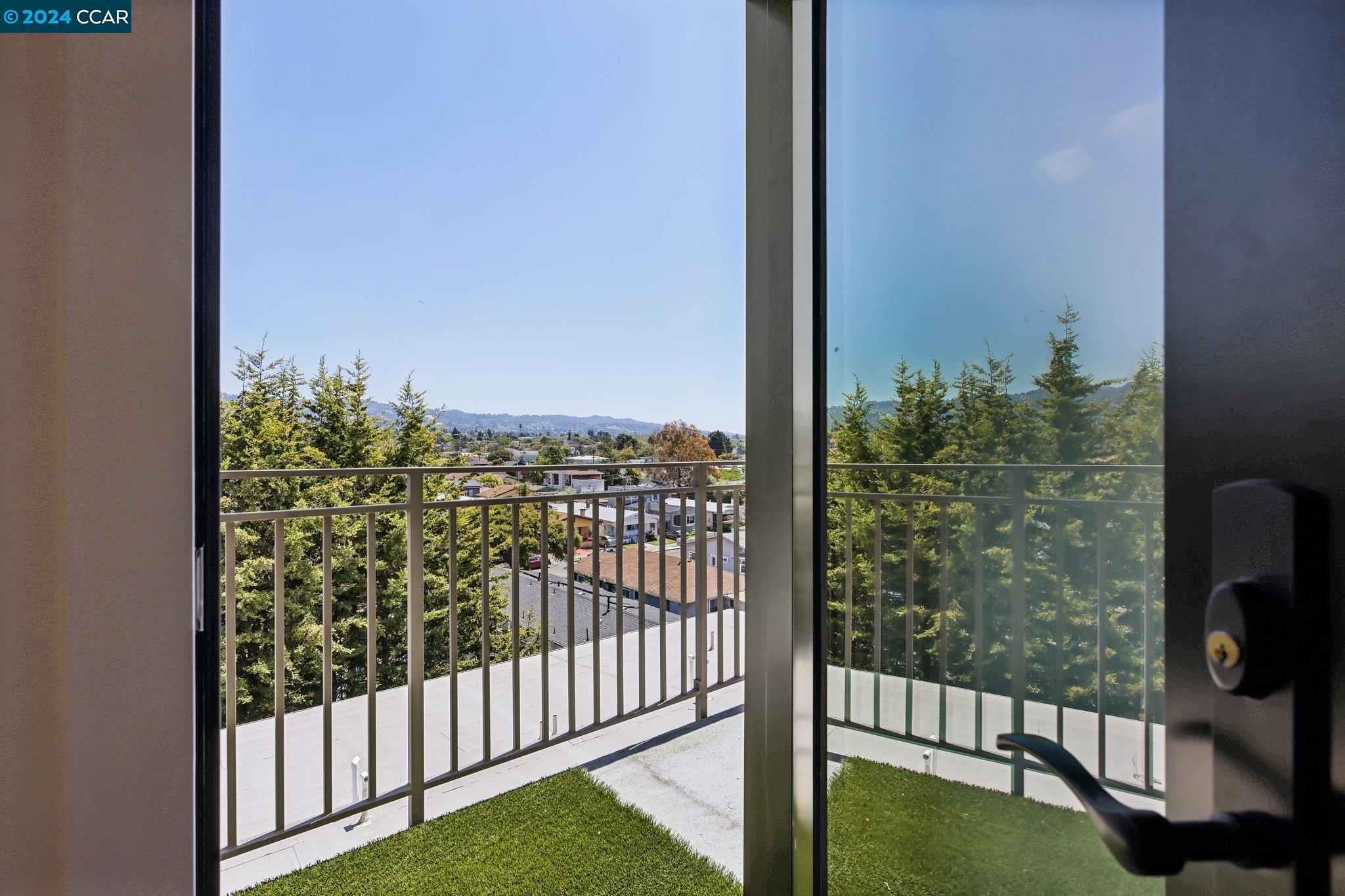 Detail Gallery Image 6 of 41 For 2747 San Pablo #502,  Berkeley,  CA 94702 - 1 Beds | 1 Baths