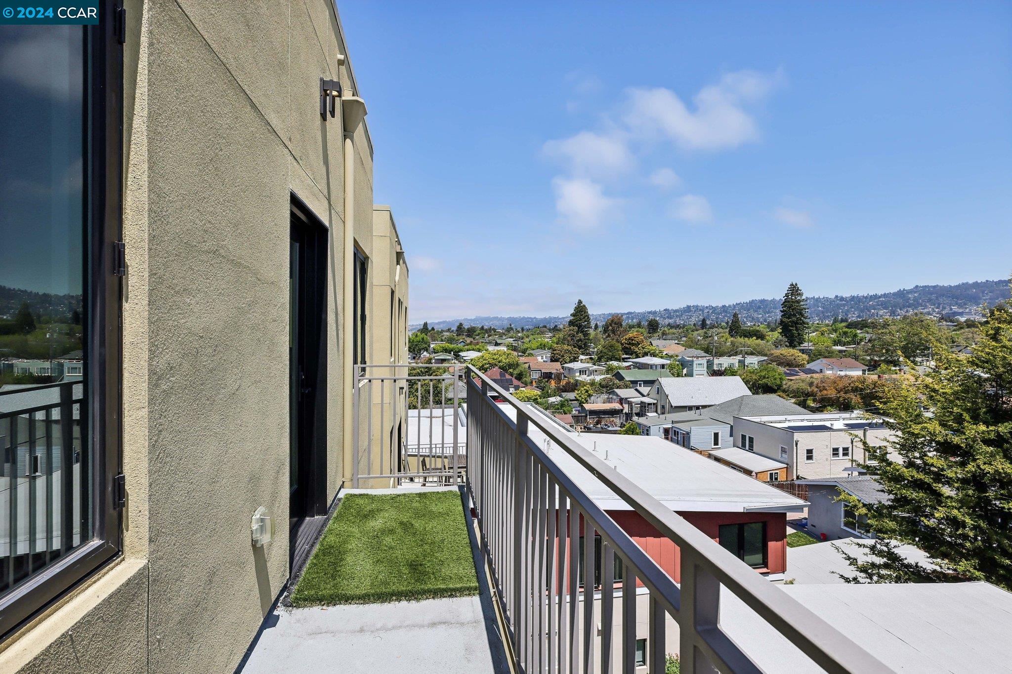 Detail Gallery Image 7 of 41 For 2747 San Pablo #502,  Berkeley,  CA 94702 - 1 Beds | 1 Baths
