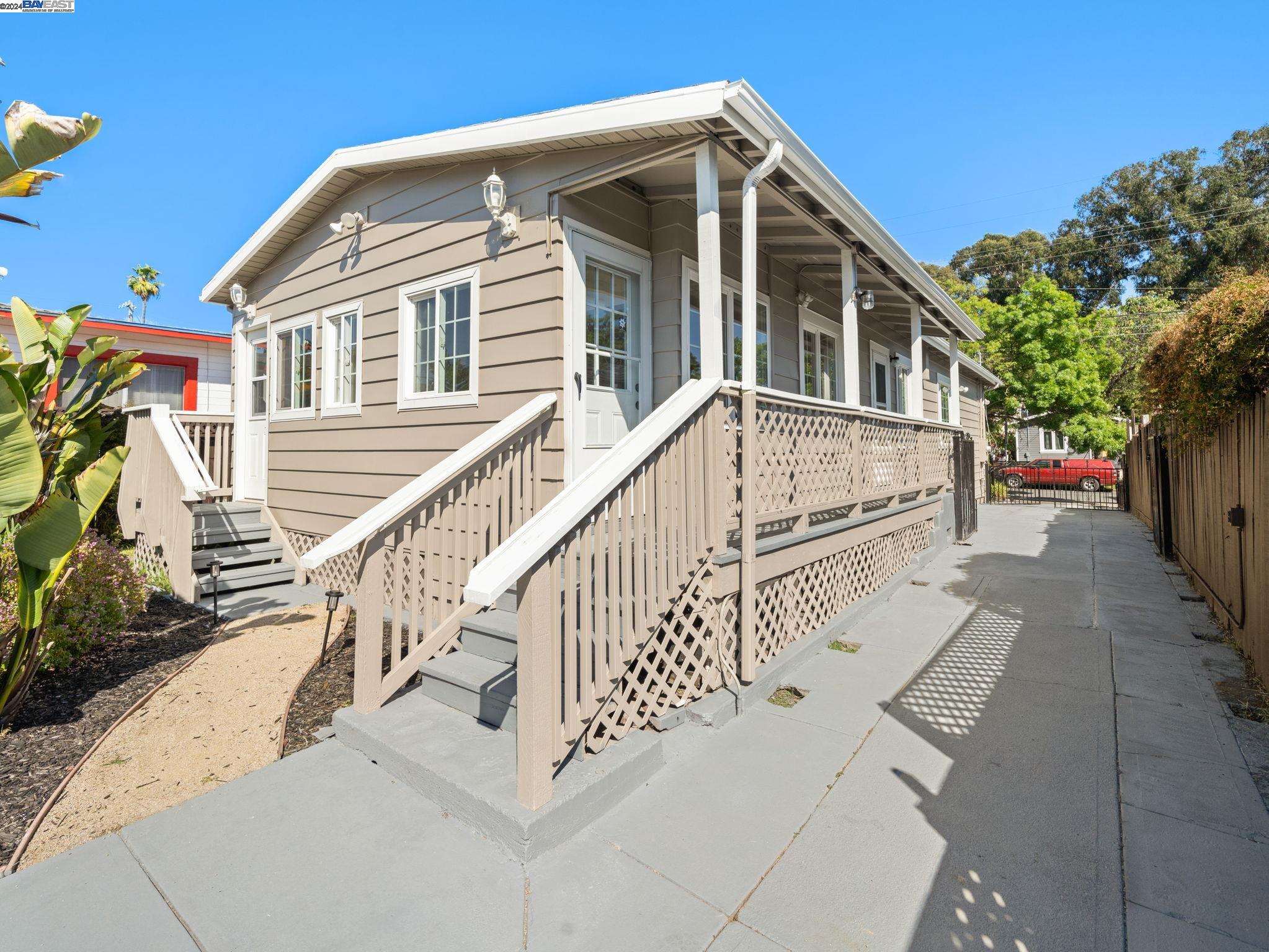 Detail Gallery Image 20 of 33 For 2069 Harrington Avenue, Oakland,  CA 94601 - 2 Beds | 2 Baths