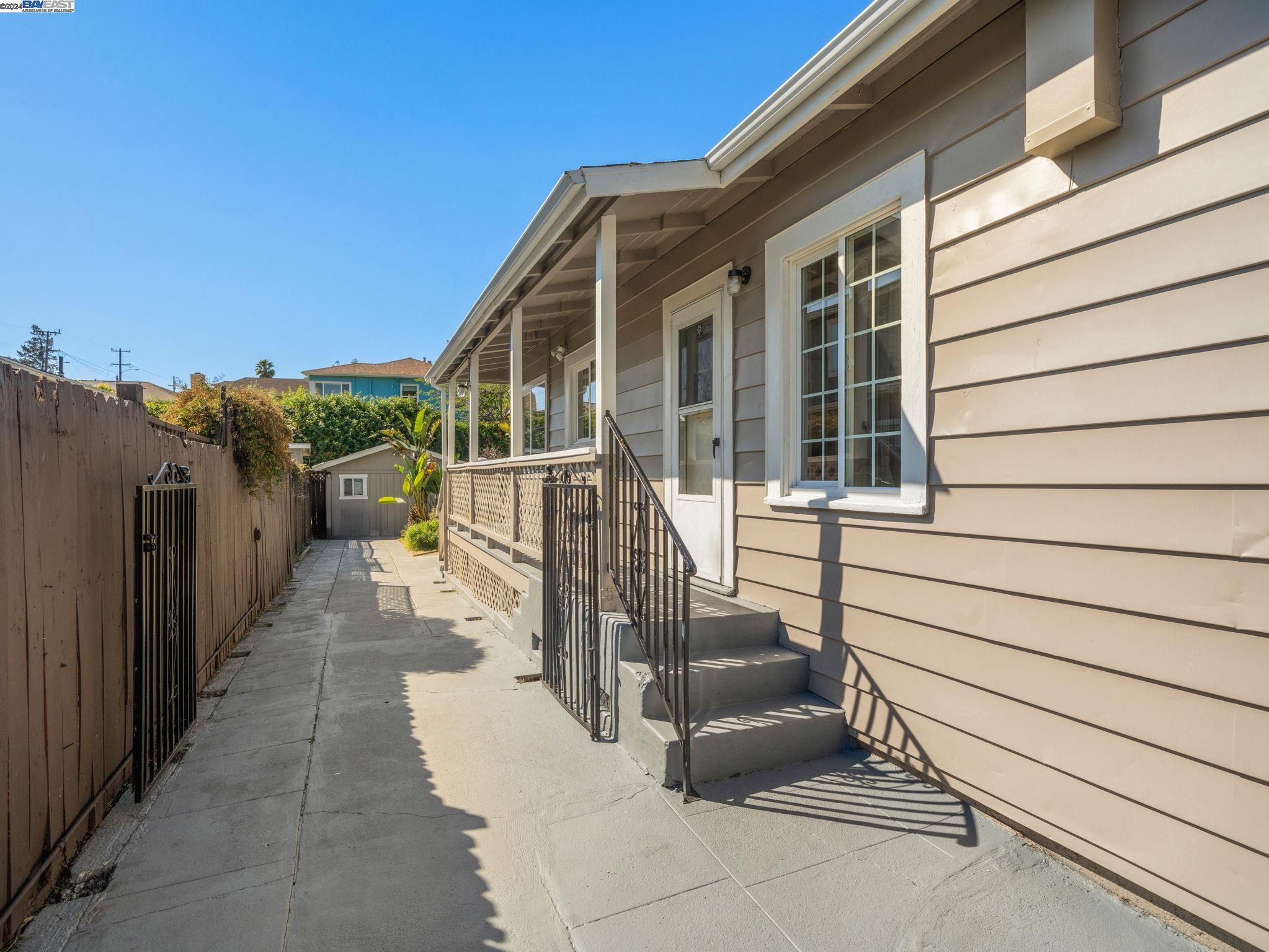 Detail Gallery Image 21 of 33 For 2069 Harrington Avenue, Oakland,  CA 94601 - 2 Beds | 2 Baths