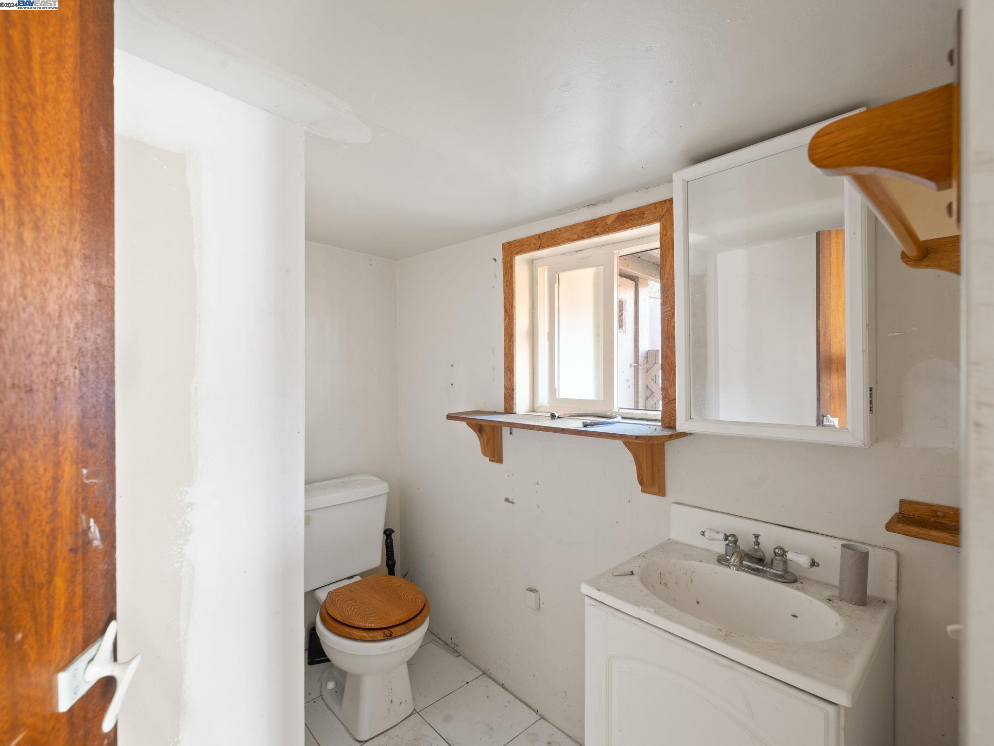 Detail Gallery Image 28 of 33 For 2069 Harrington Avenue, Oakland,  CA 94601 - 2 Beds | 2 Baths