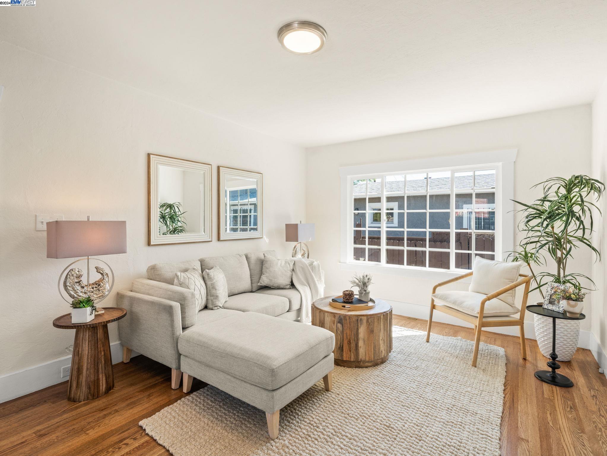 Detail Gallery Image 6 of 33 For 2069 Harrington Avenue, Oakland,  CA 94601 - 2 Beds | 2 Baths