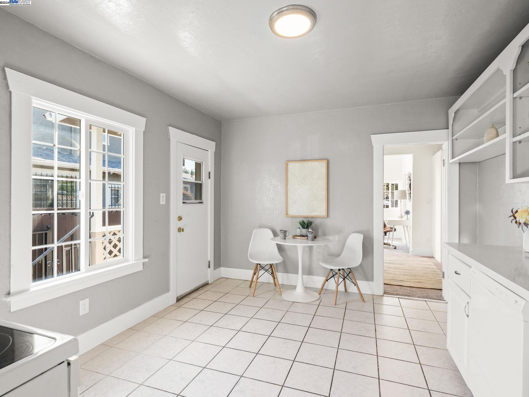 Detail Gallery Image 9 of 33 For 2069 Harrington Avenue, Oakland,  CA 94601 - 2 Beds | 2 Baths