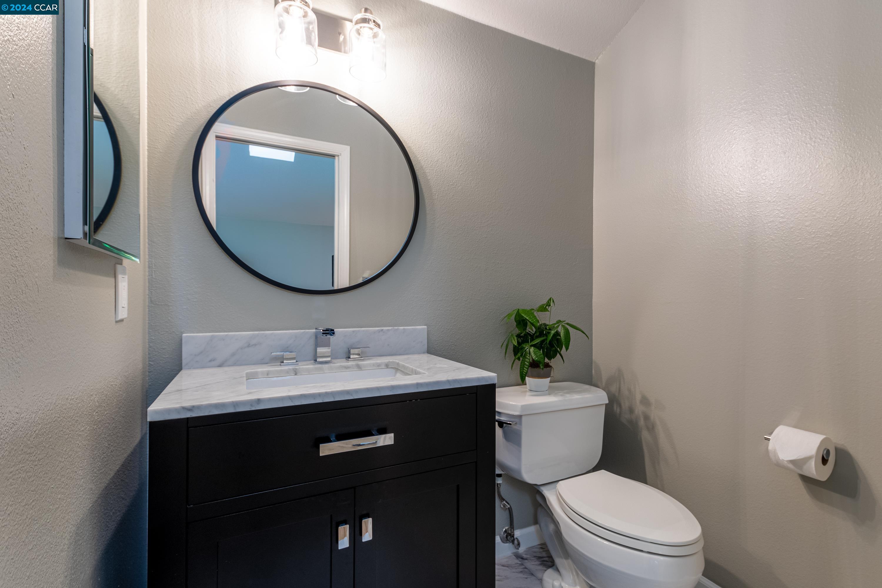 Detail Gallery Image 27 of 47 For 15 Bay Forest Dr, Oakland,  CA 94611-1052 - 3 Beds | 2/1 Baths
