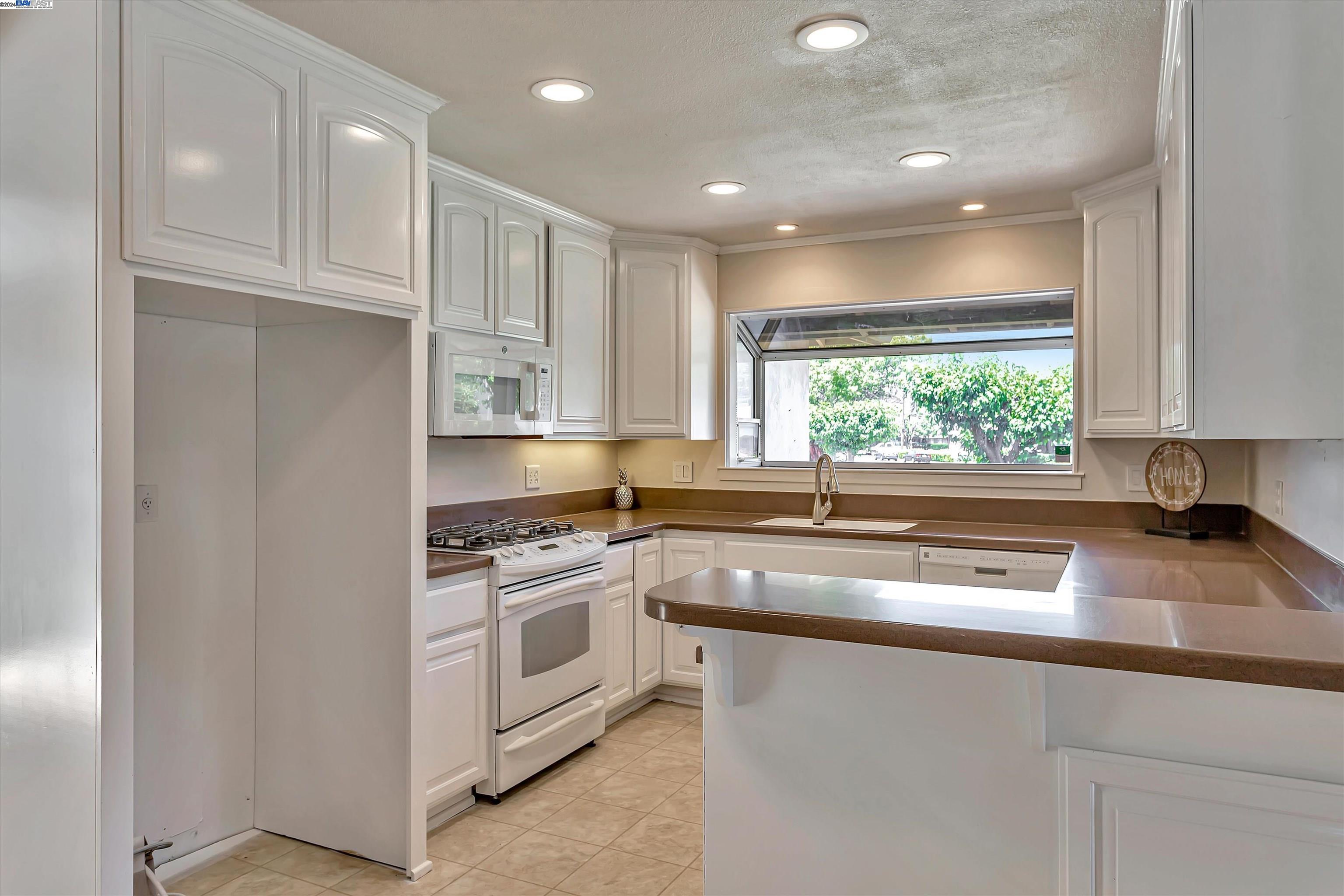 Detail Gallery Image 11 of 33 For 150 Titania Ct, Walnut Creek,  CA 94597 - 3 Beds | 2 Baths